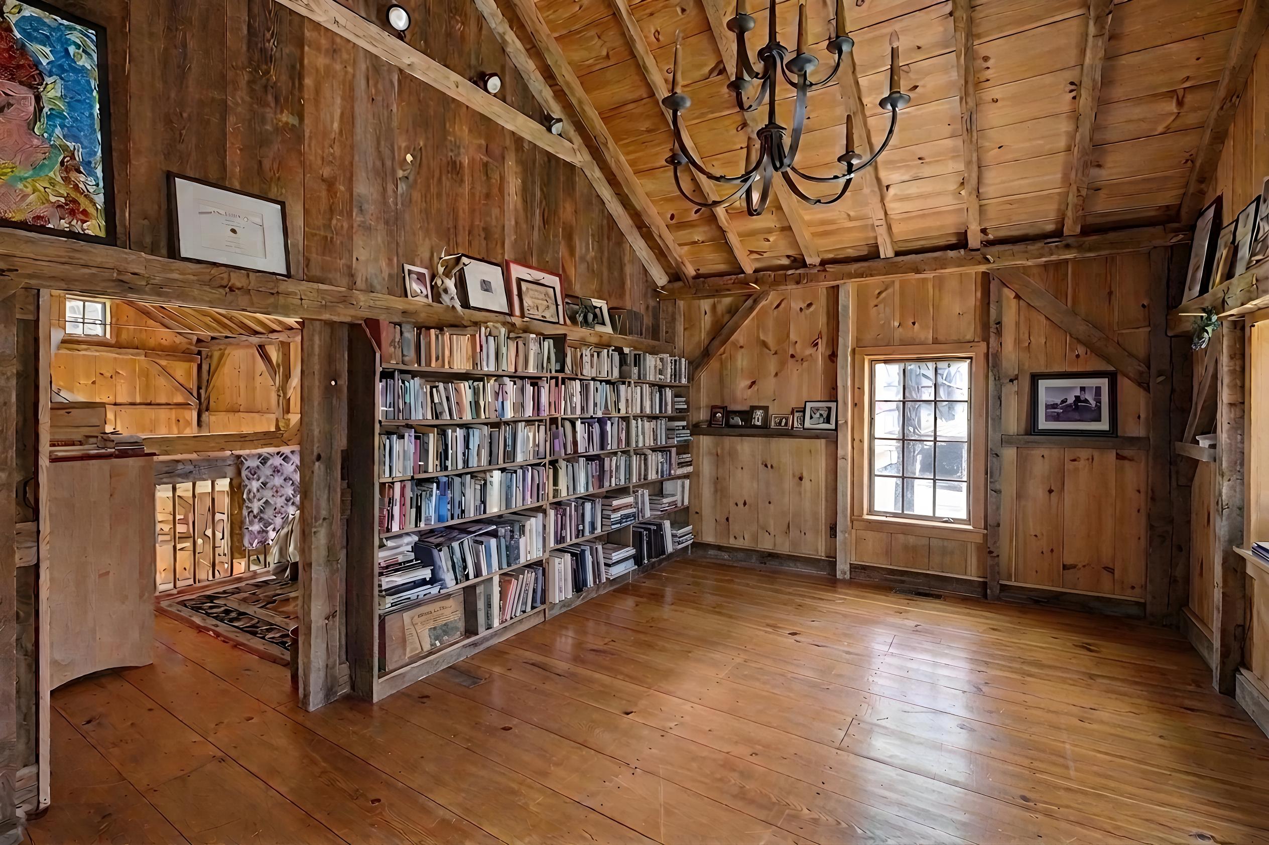  Exceptional Antique Estate Offers Two Distinct Properties on One Property - 物件實景