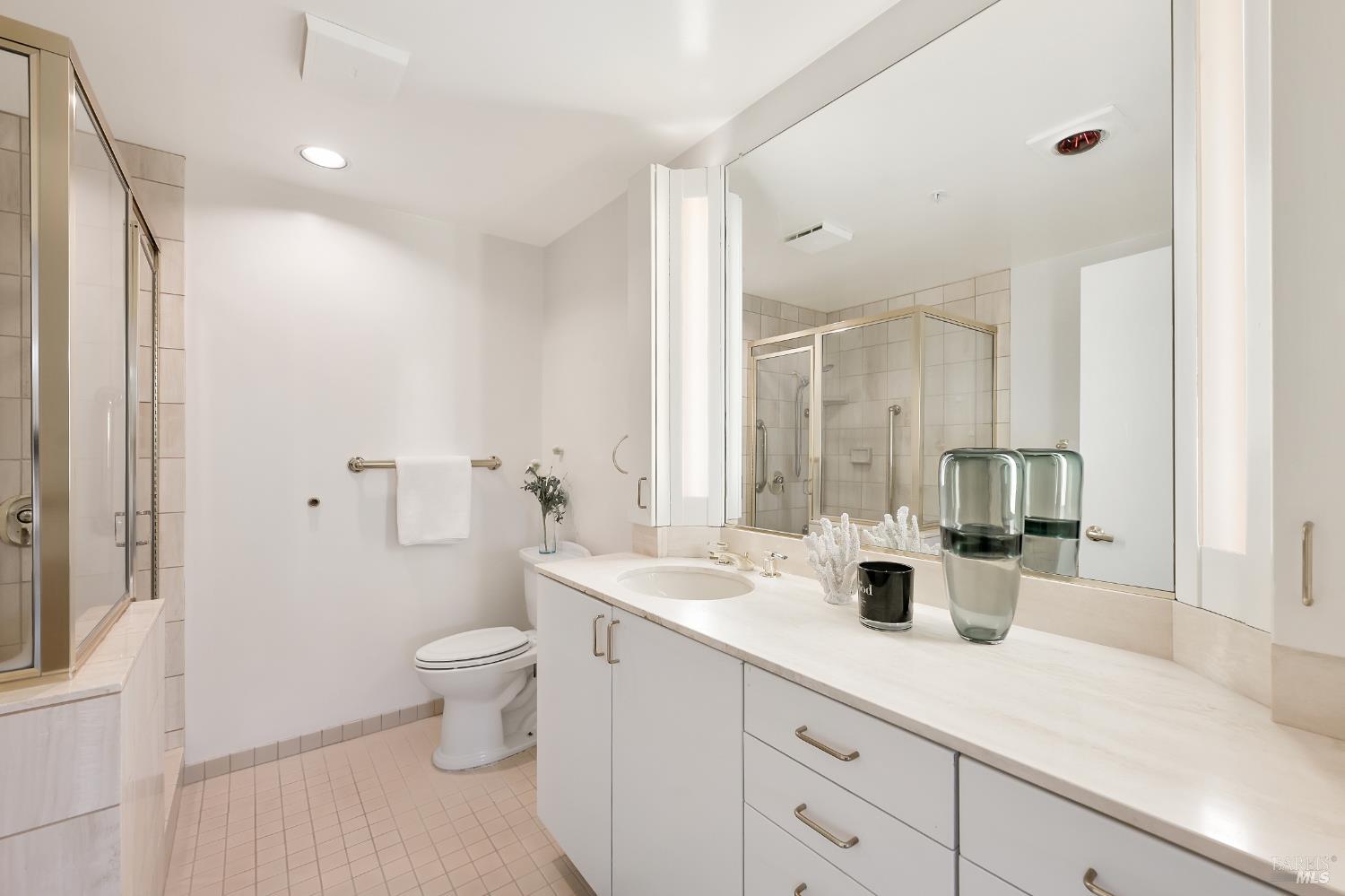 San Rafael, California, 94903, United States, 1 Bedroom Bedrooms, ,2 BathroomsBathrooms,Residential,For Sale,1891076