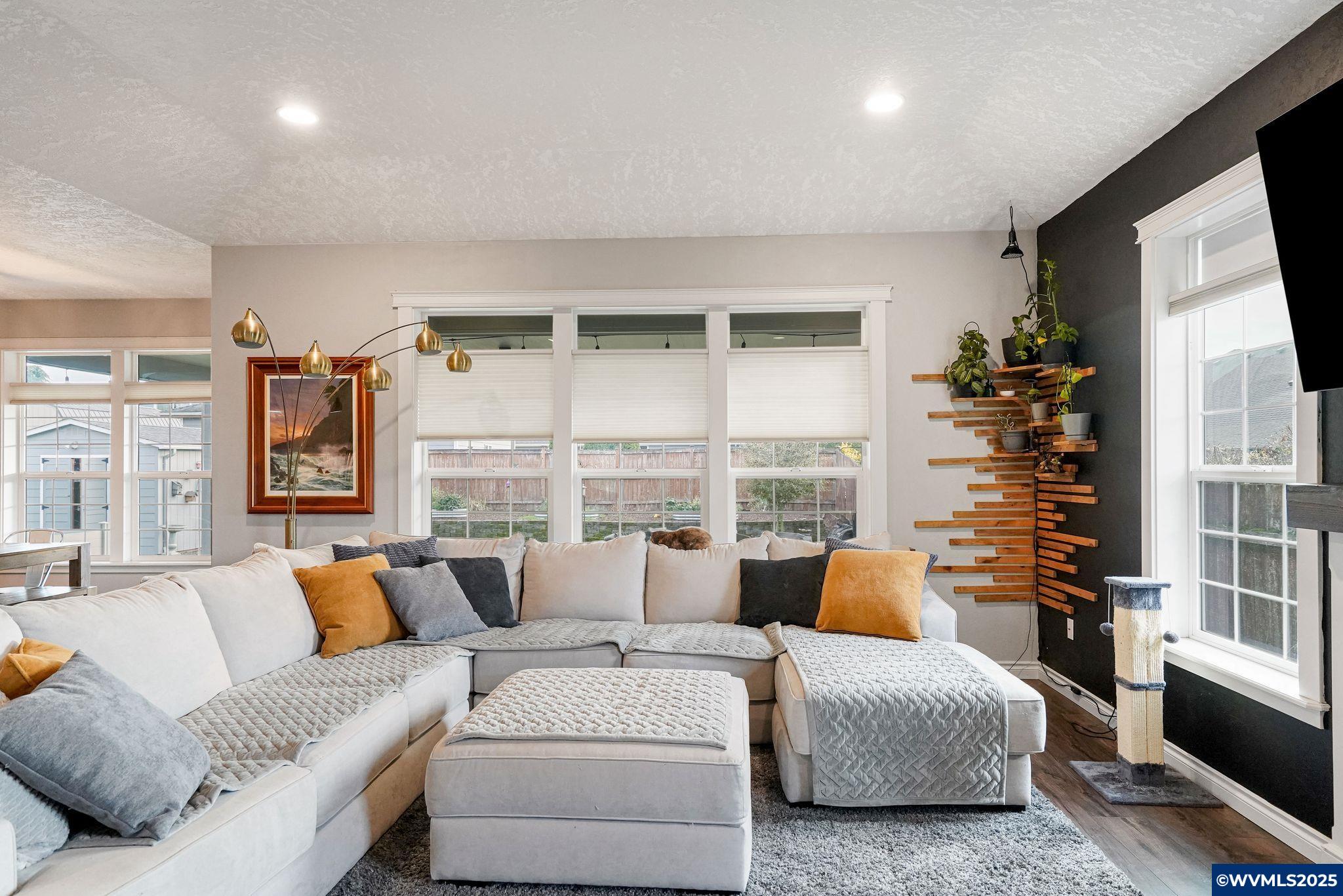 Albany, Oregon, 97321, United States, 3 Bedrooms Bedrooms, ,2 BathroomsBathrooms,Residential,For Sale,1992876