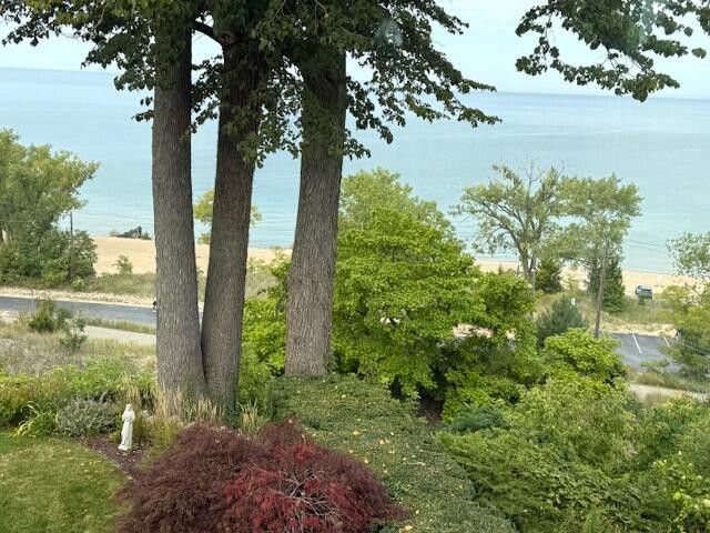 St. Joseph, Michigan, 49085, United States, 2 Bedrooms Bedrooms, ,4 BathroomsBathrooms,Residential,For Sale,1949511