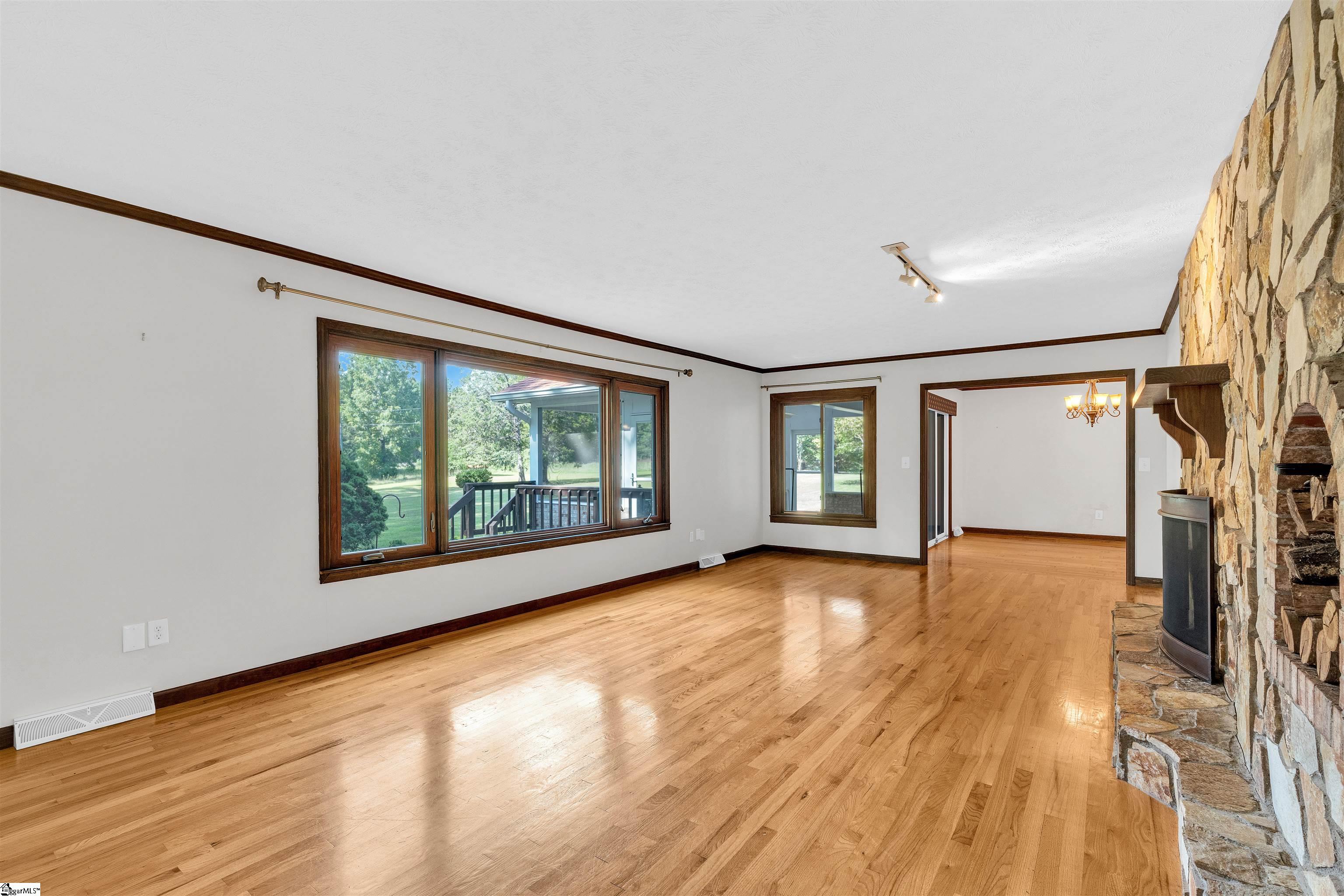 Fountain Inn, South Carolina, 29644, United States, 5 Bedrooms Bedrooms, ,4 BathroomsBathrooms,Residential,For Sale,1938942