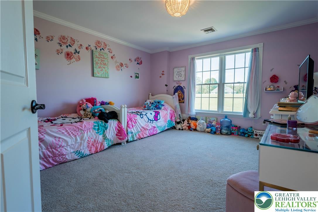 Bushkill Twp, Pennsylvania, 18064, United States, 14 Bedrooms Bedrooms, ,9 BathroomsBathrooms,Residential,For Sale,1903016