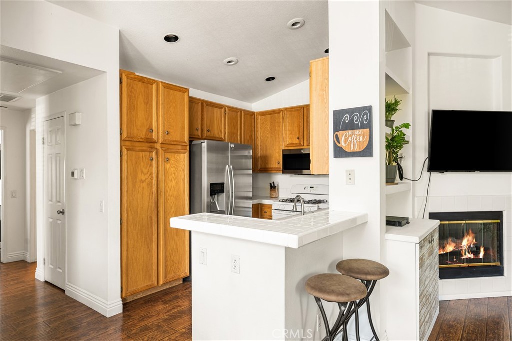 Lake Forest, California, 92610, United States, 2 Bedrooms Bedrooms, ,2 BathroomsBathrooms,Residential,For Sale,1846936