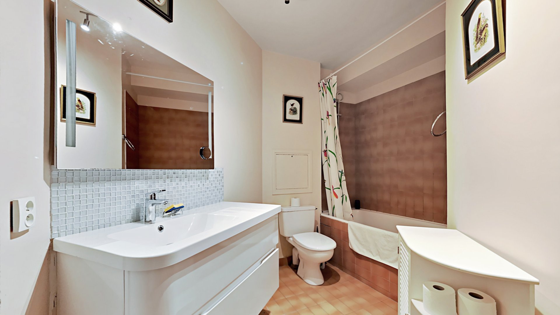 Paris 18th, Île-de-France, 75018, FR, 2 Bedrooms Bedrooms, ,3 BathroomsBathrooms,Residential,For Sale,1440589