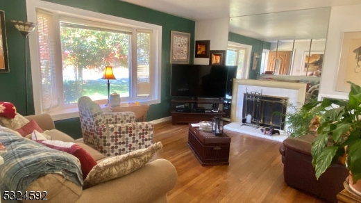 Cedar Grove, New Jersey, 07009, United States, 3 Bedrooms Bedrooms, ,2 BathroomsBathrooms,Residential,For Sale,1983593