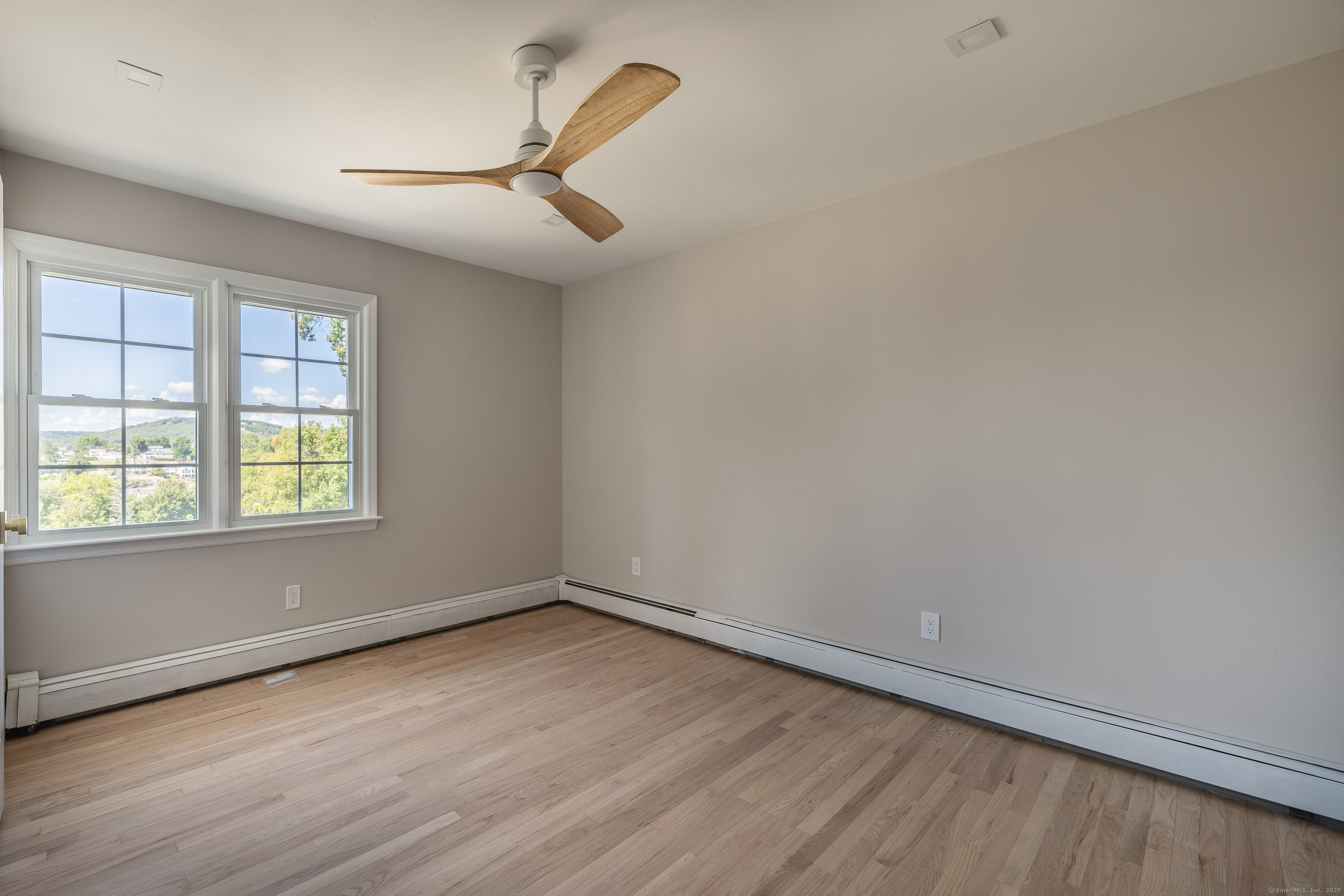 Brookfield, Connecticut, 06804, United States, 3 Bedrooms Bedrooms, ,4 BathroomsBathrooms,Residential,For Sale,1940398