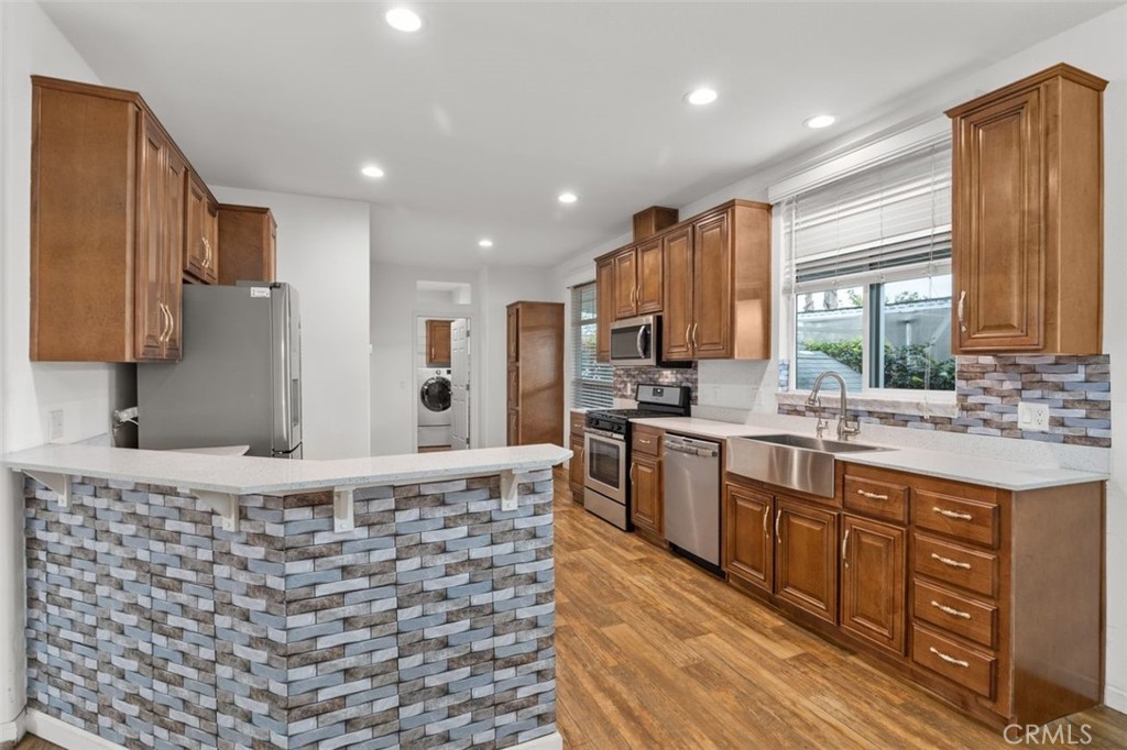 Long Beach, California, 90810, United States, 3 Bedrooms Bedrooms, ,2 BathroomsBathrooms,Residential,For Sale,1828564