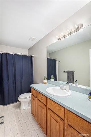 Wixom, Michigan, 48393, United States, 5 Bedrooms Bedrooms, ,4 BathroomsBathrooms,Residential,For Sale,1930783