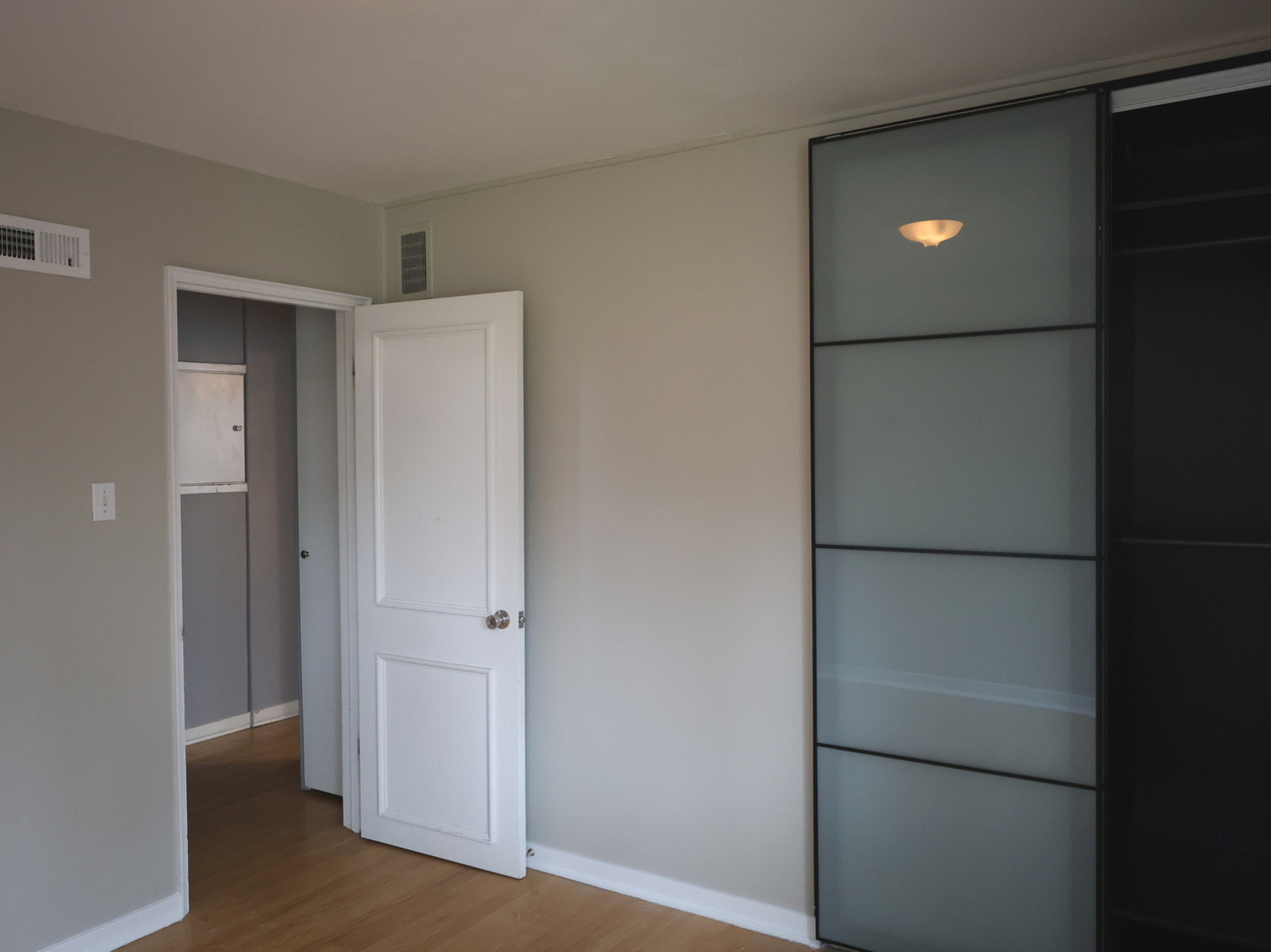 Evanston, Illinois, 60203, United States, 2 Bedrooms Bedrooms, ,2 BathroomsBathrooms,Residential,For Sale,1990766