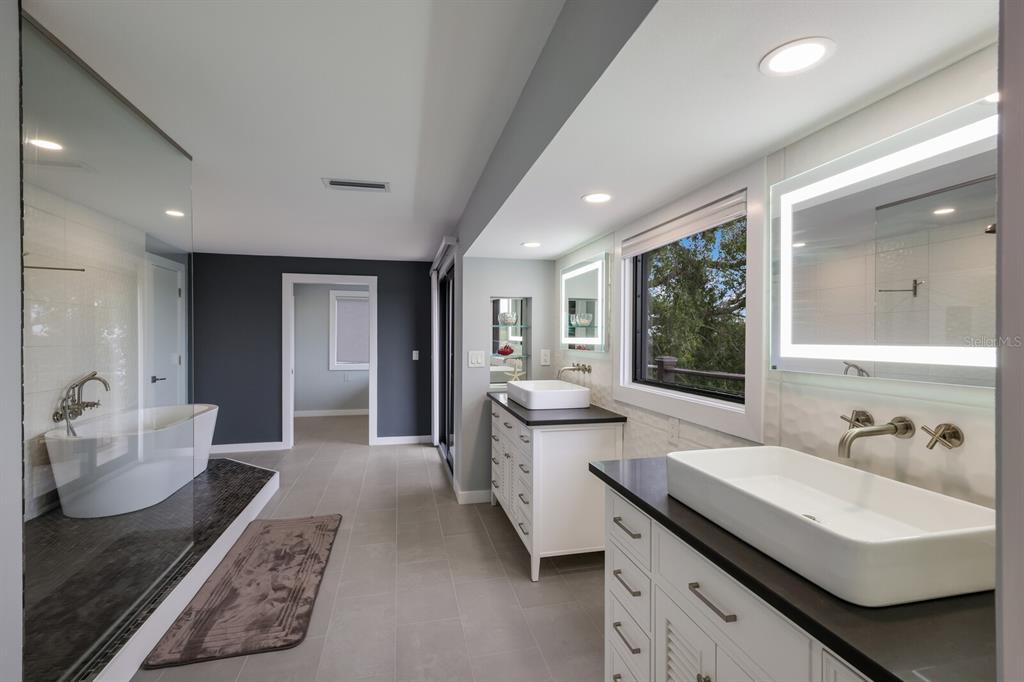 Sarasota, Florida, 34242, United States, 4 Bedrooms Bedrooms, ,5 BathroomsBathrooms,Residential,For Sale,1999117