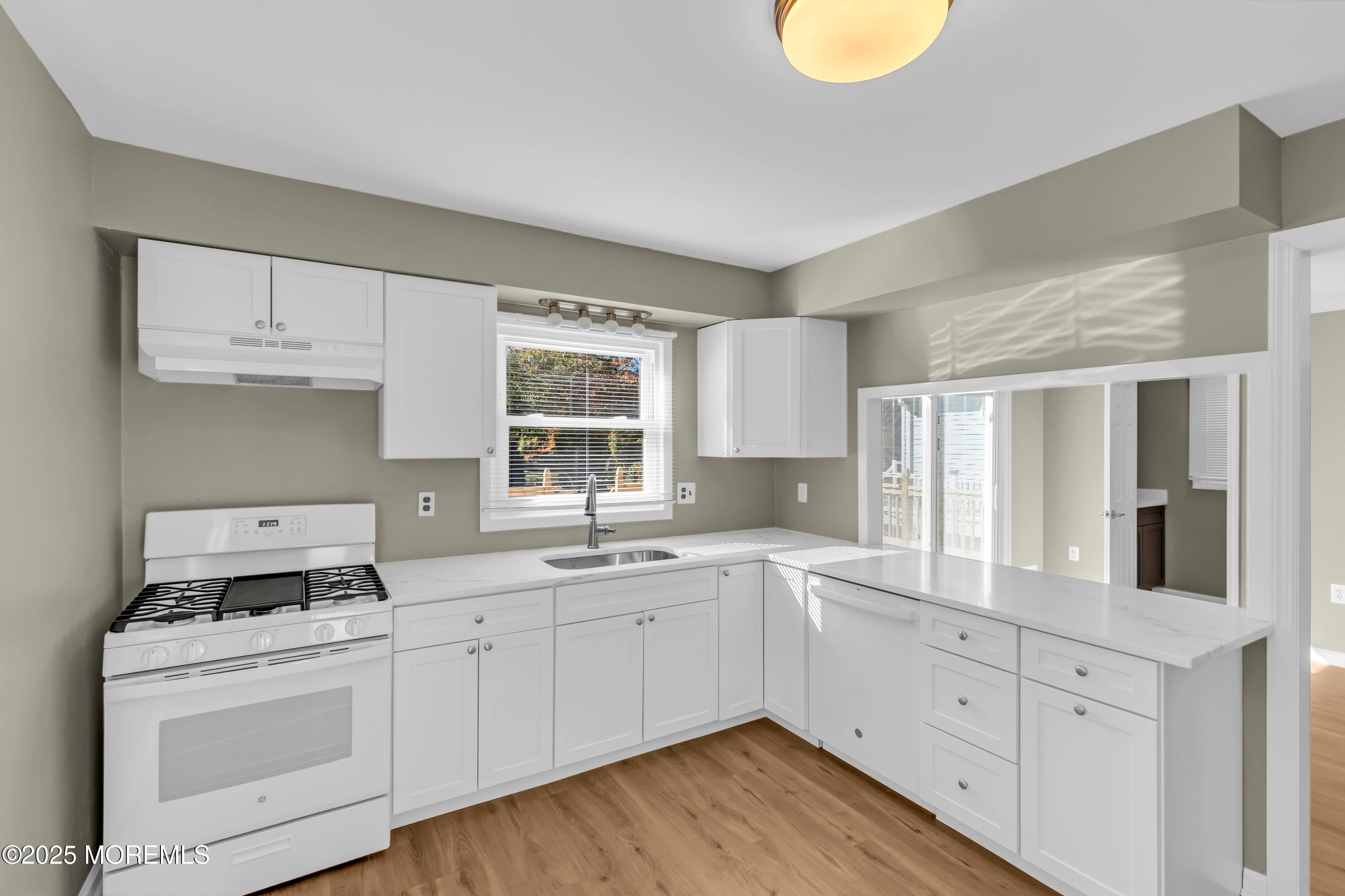 Freehold, New Jersey, 07728, United States, 3 Bedrooms Bedrooms, ,2 BathroomsBathrooms,Residential,For Sale,1990180