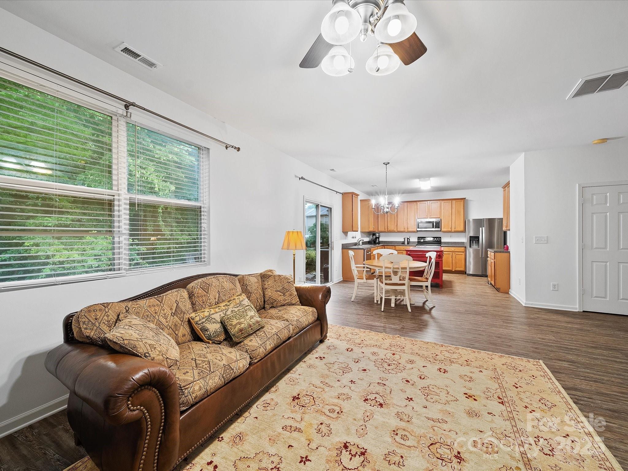 Matthews, North Carolina, 28105, United States, 4 Bedrooms Bedrooms, ,3 BathroomsBathrooms,Residential,For Sale,1865388