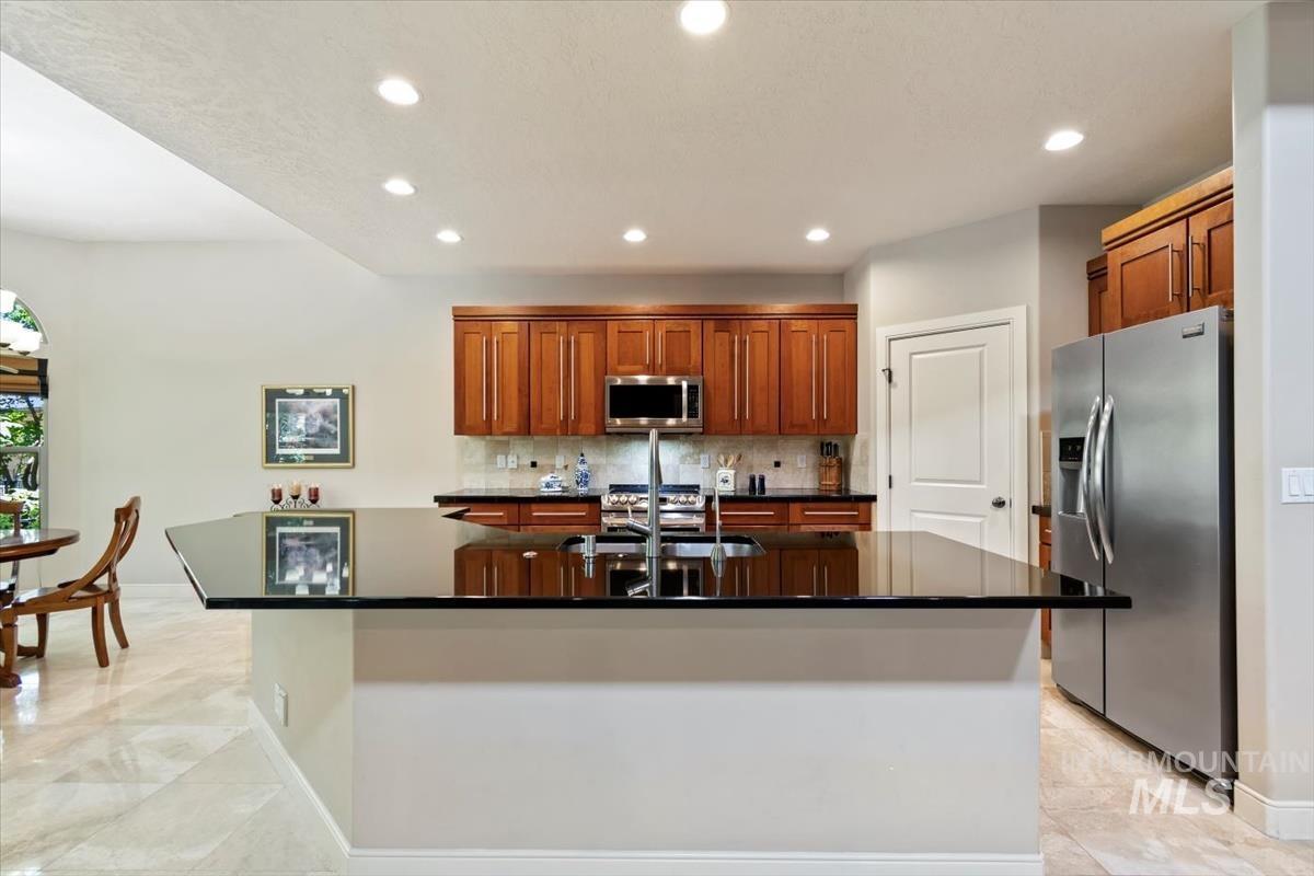 Eagle, Idaho, 83616-7135, United States, 4 Bedrooms Bedrooms, ,Residential,For Sale,1925898