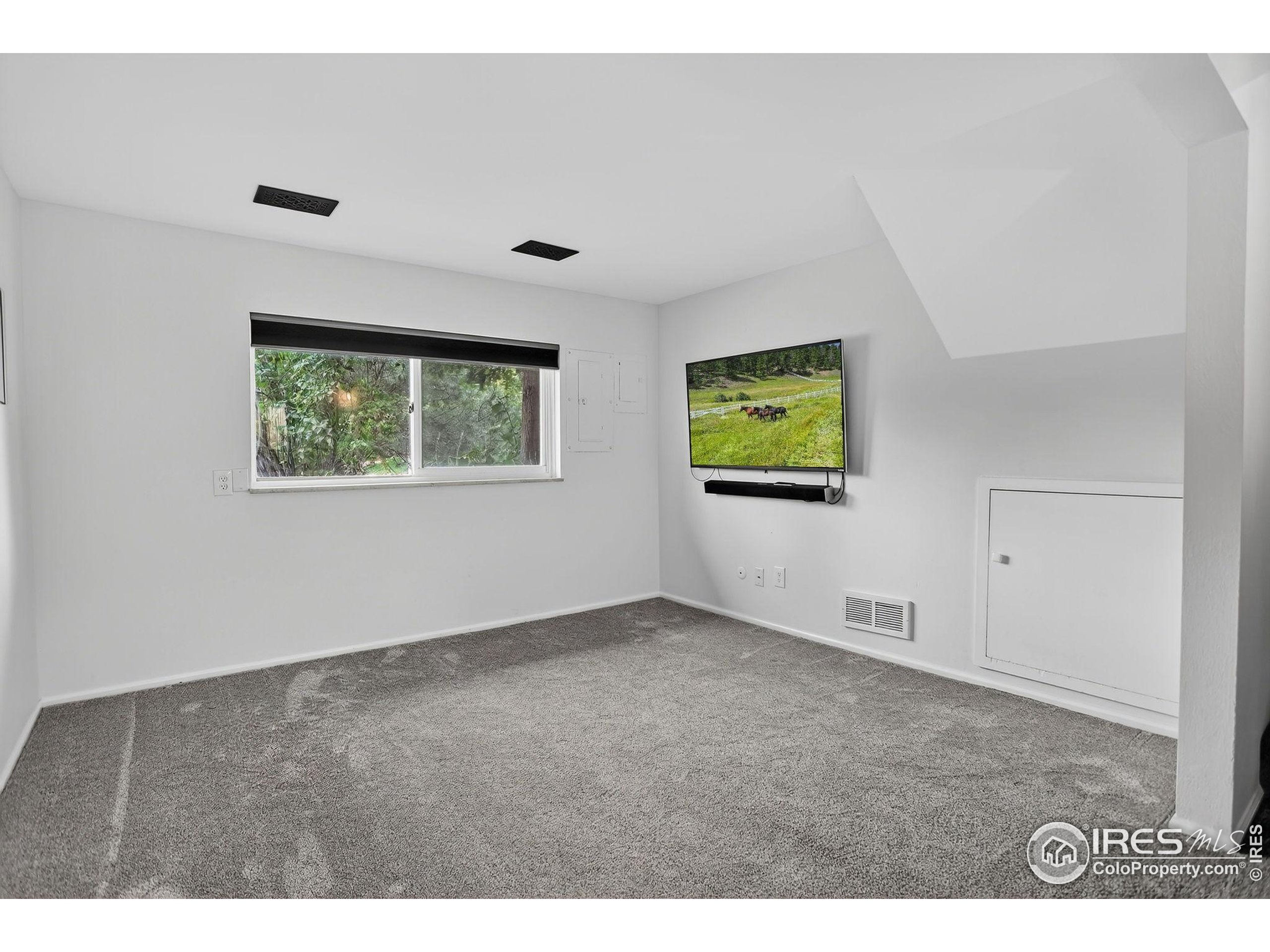 Longmont, Colorado, 80501, United States, 3 Bedrooms Bedrooms, ,2 BathroomsBathrooms,Residential,For Sale,1988284