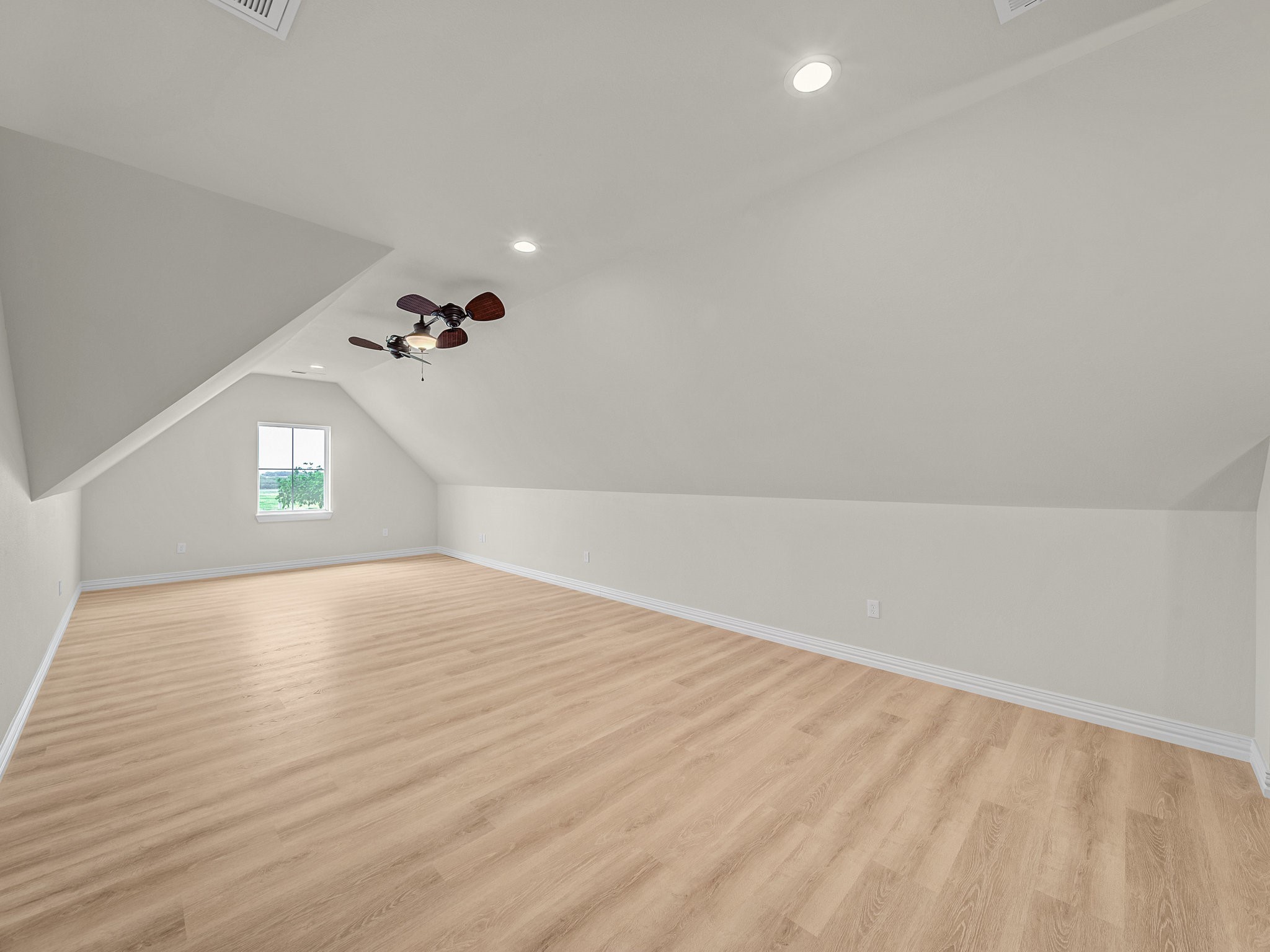 Krum, Texas, 76249, United States, 5 Bedrooms Bedrooms, ,4 BathroomsBathrooms,Residential,For Sale,1795131