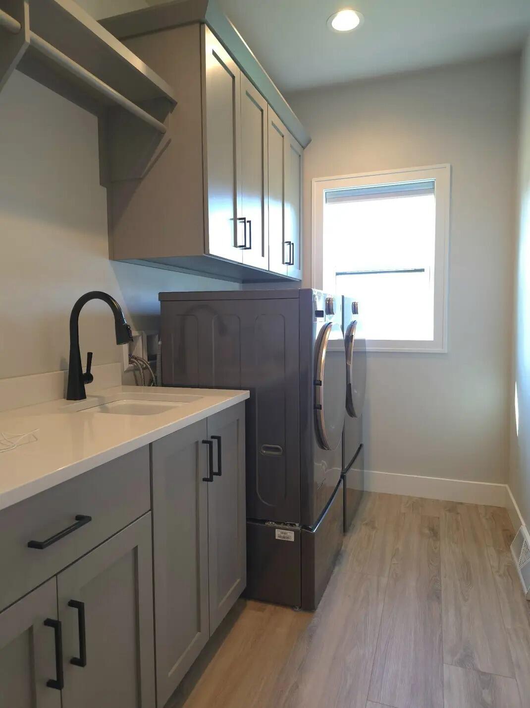 Manitowoc, Wisconsin, 54220, United States, 5 Bedrooms Bedrooms, ,3 BathroomsBathrooms,Residential,For Sale,1950077