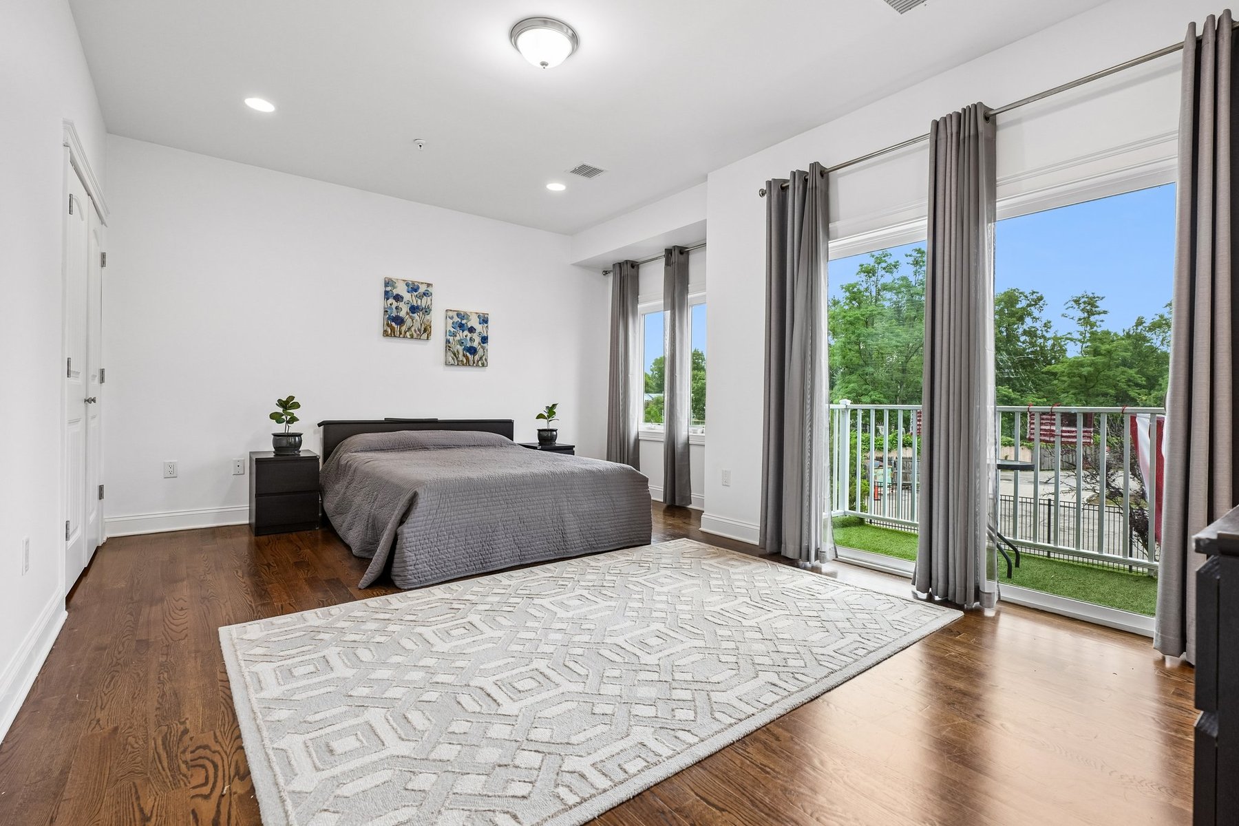  ?Steven Court Community? Meticulously Maintained Top to Bottom Townhome - 物件實景