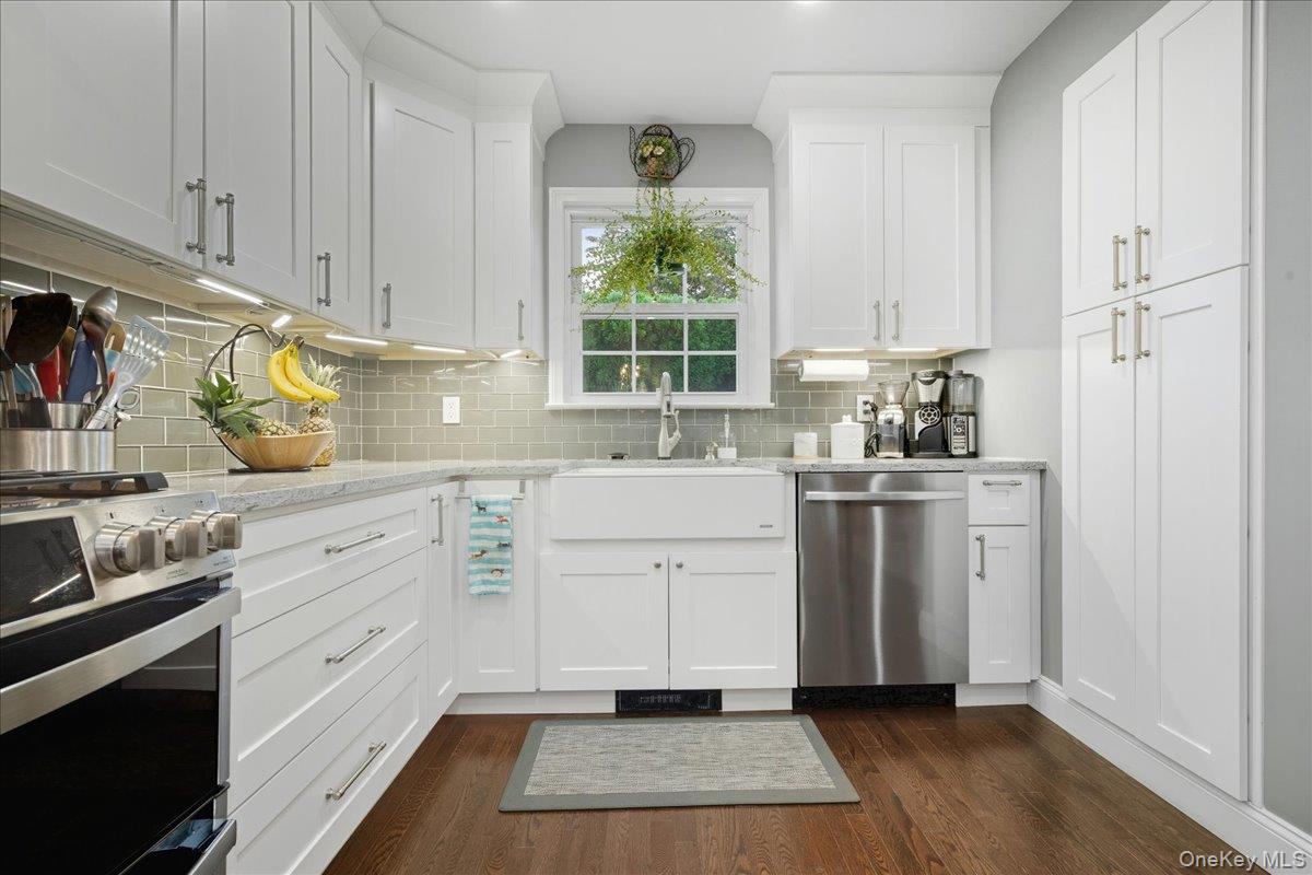 Merrick, New York, 11566, United States, 3 Bedrooms Bedrooms, ,3 BathroomsBathrooms,Residential,For Sale,1986518