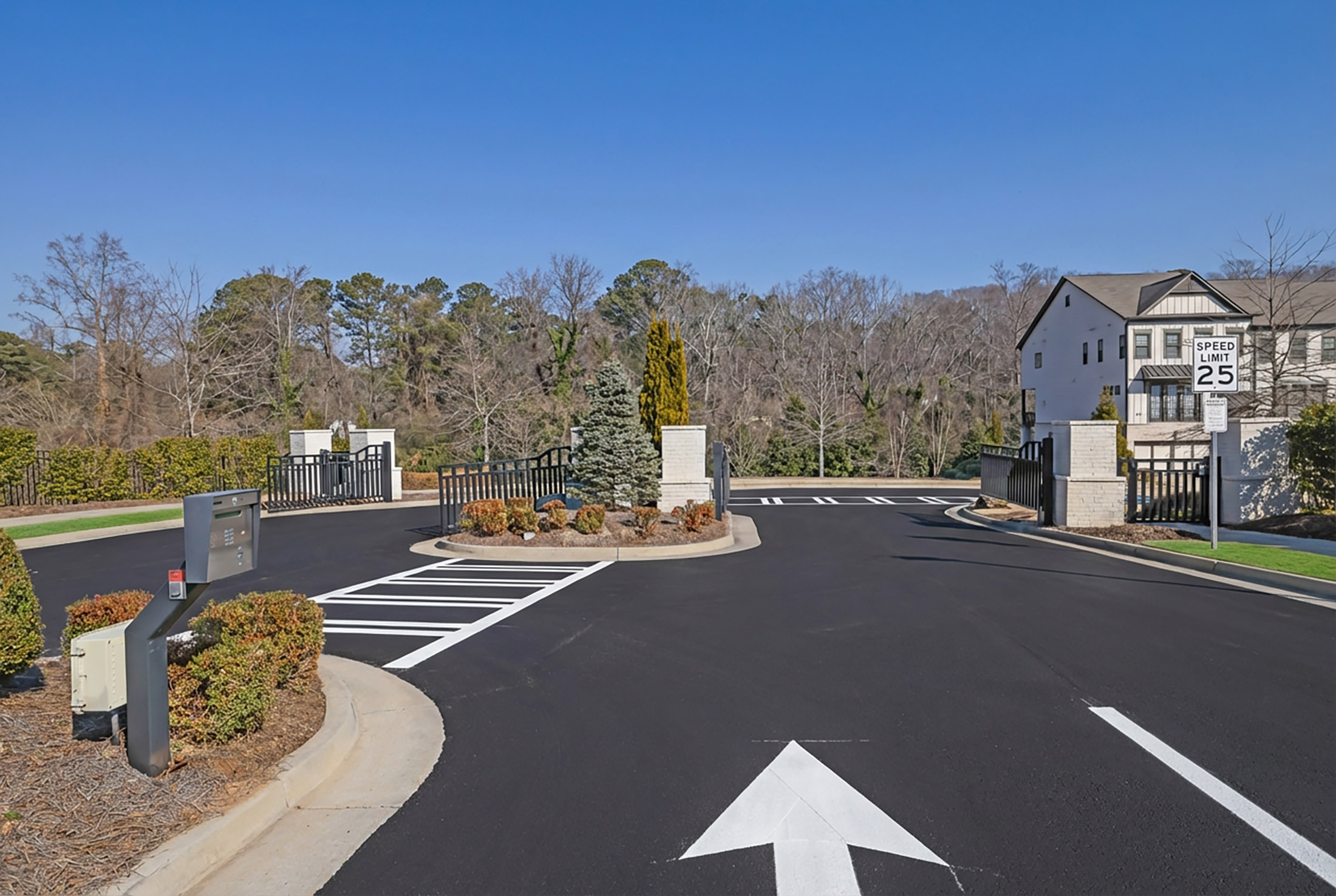  Thoughtfully Designed Townhome in Gated Enclave - 物件實景