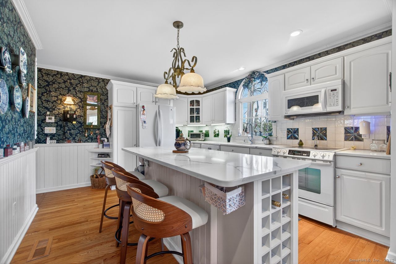 Guilford, Connecticut, 06437, United States, 3 Bedrooms Bedrooms, ,3 BathroomsBathrooms,Residential,For Sale,2003237