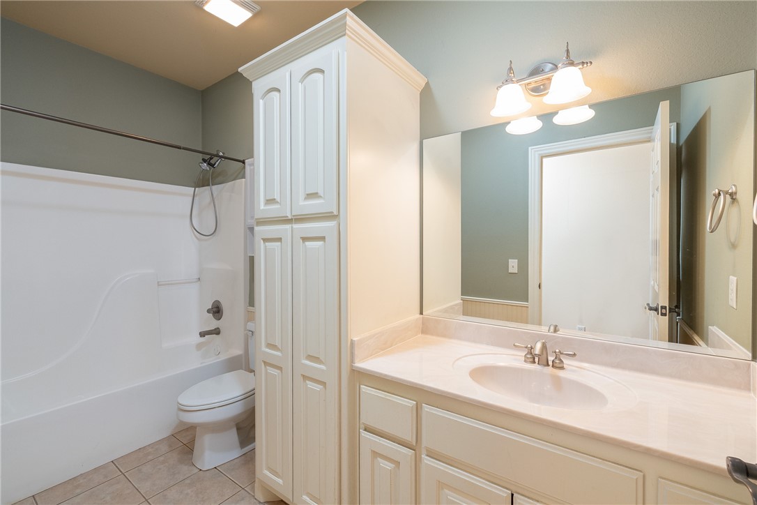 Bella Vista, Arkansas, 72715, United States, 3 Bedrooms Bedrooms, ,4 BathroomsBathrooms,Residential,For Sale,1971297