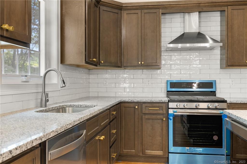 East Hampton, Connecticut, 06424, United States, 3 Bedrooms Bedrooms, ,2 BathroomsBathrooms,Residential,For Sale,1998442