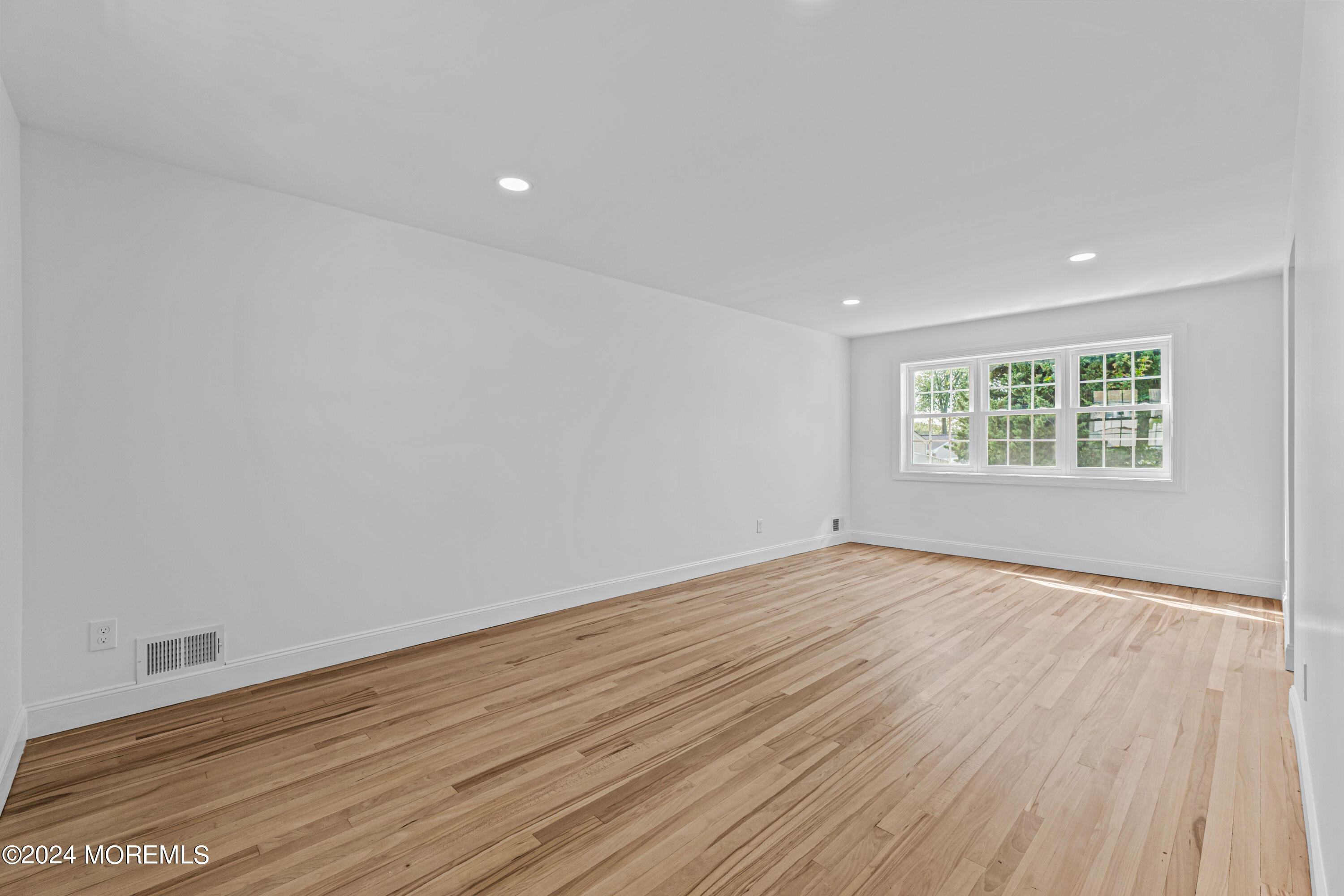 Old Bridge, New Jersey, 08857, United States, 4 Bedrooms Bedrooms, ,2 BathroomsBathrooms,Residential,For Sale,1870843