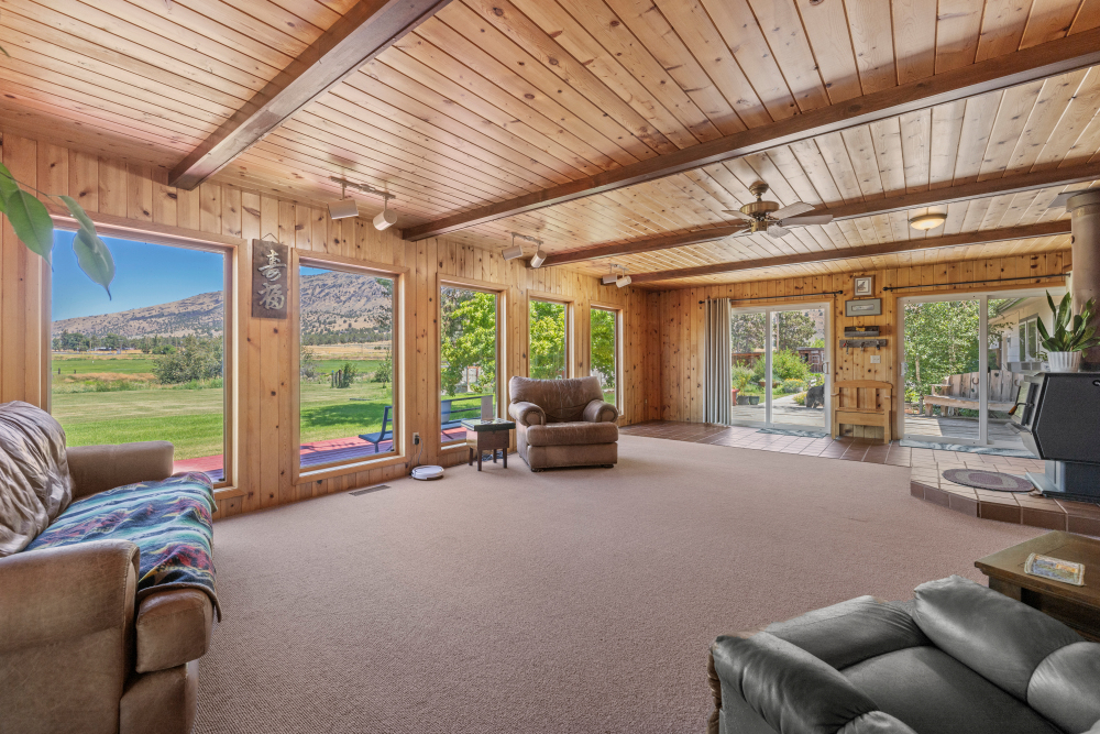 KLAMATH FALLS, Oregon, 97603, United States, 3 Bedrooms Bedrooms, ,2 BathroomsBathrooms,Residential,For Sale,1984285