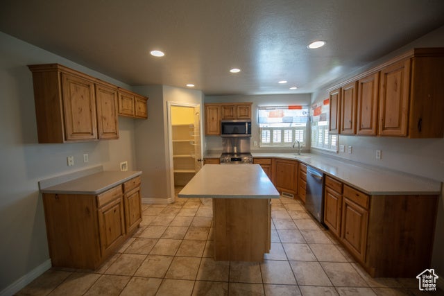 Hooper, Utah, 84315, United States, 4 Bedrooms Bedrooms, ,3 BathroomsBathrooms,Residential,For Sale,1904252