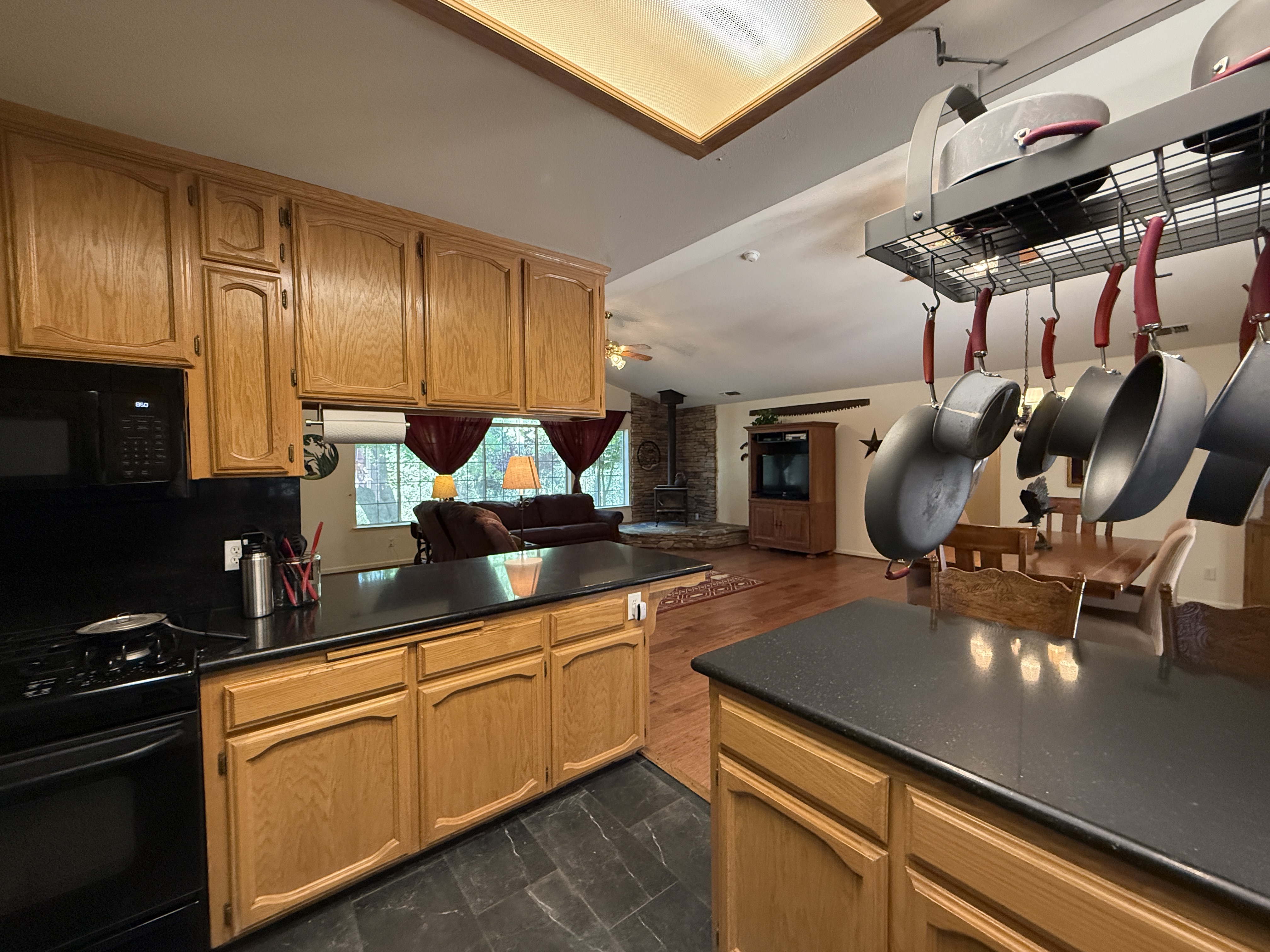 Mariposa, California, 95338, United States, 2 Bedrooms Bedrooms, ,2 BathroomsBathrooms,Residential,For Sale,1983625