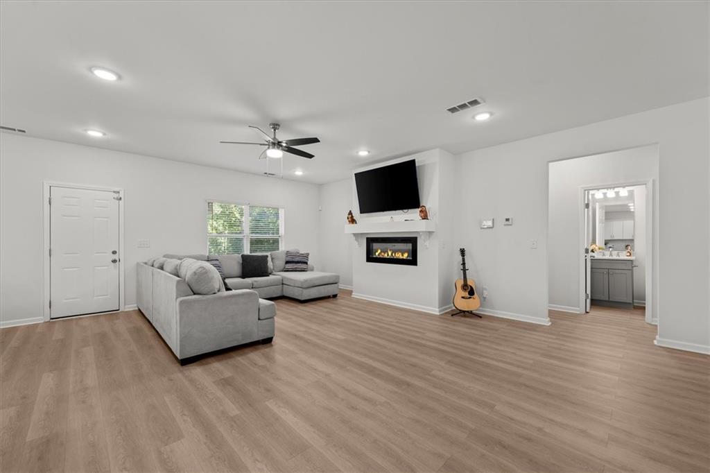 Hampton, Georgia, 30228, United States, 5 Bedrooms Bedrooms, ,4 BathroomsBathrooms,Residential,For Sale,1956814
