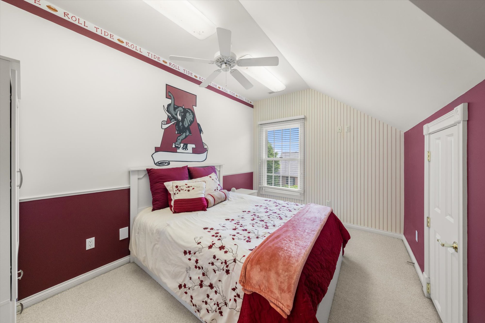 Sevierville, Tennessee, 37876-5201, United States, 3 Bedrooms Bedrooms, ,4 BathroomsBathrooms,Residential,For Sale,1810595