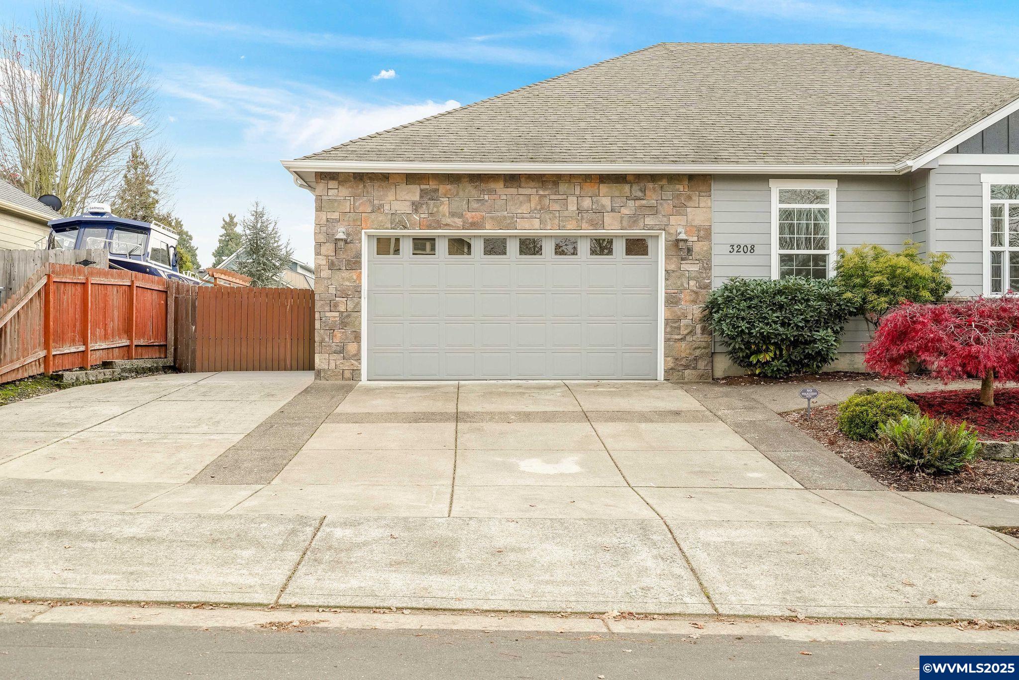 Albany, Oregon, 97321, United States, 3 Bedrooms Bedrooms, ,2 BathroomsBathrooms,Residential,For Sale,1992876