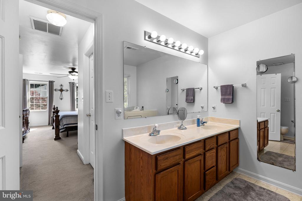 Fredericksburg, Virginia, 22408, United States, 5 Bedrooms Bedrooms, ,4 BathroomsBathrooms,Residential,For Sale,1900737
