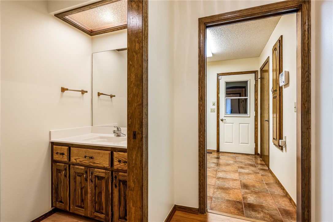 Bella Vista, Arkansas, 72715, United States, 3 Bedrooms Bedrooms, ,4 BathroomsBathrooms,Residential,For Sale,1924957