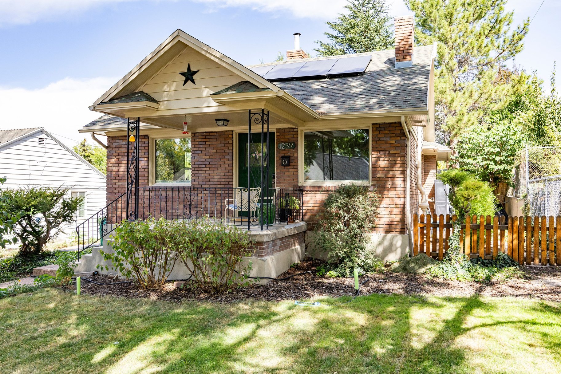  Beautifully Updated Home with 2,074 Sq. Ft. of Living Space, Historic Character - 物件實景