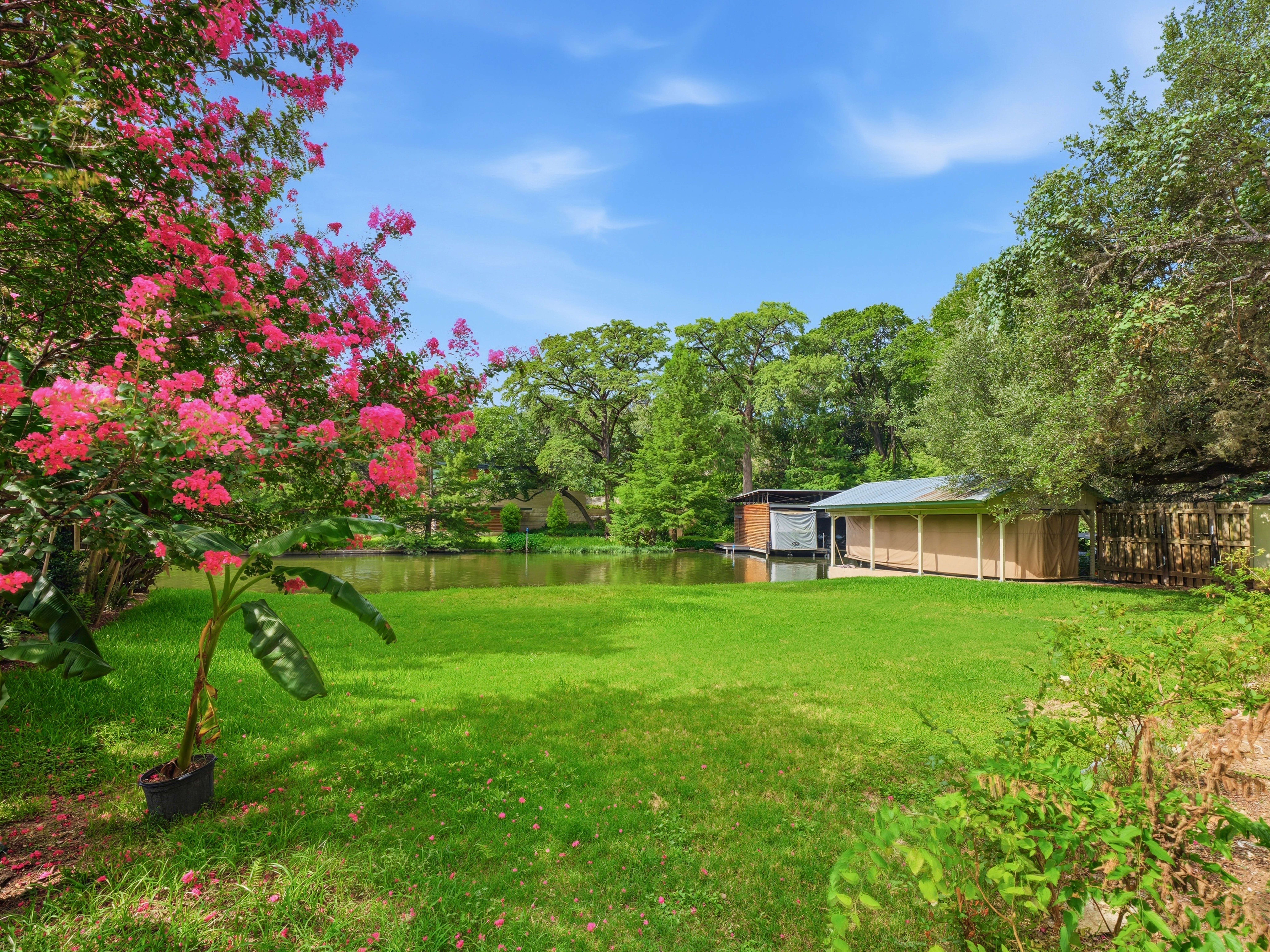  Rare Waterfront Lot on Iconic Westlake Drive - 物件實景