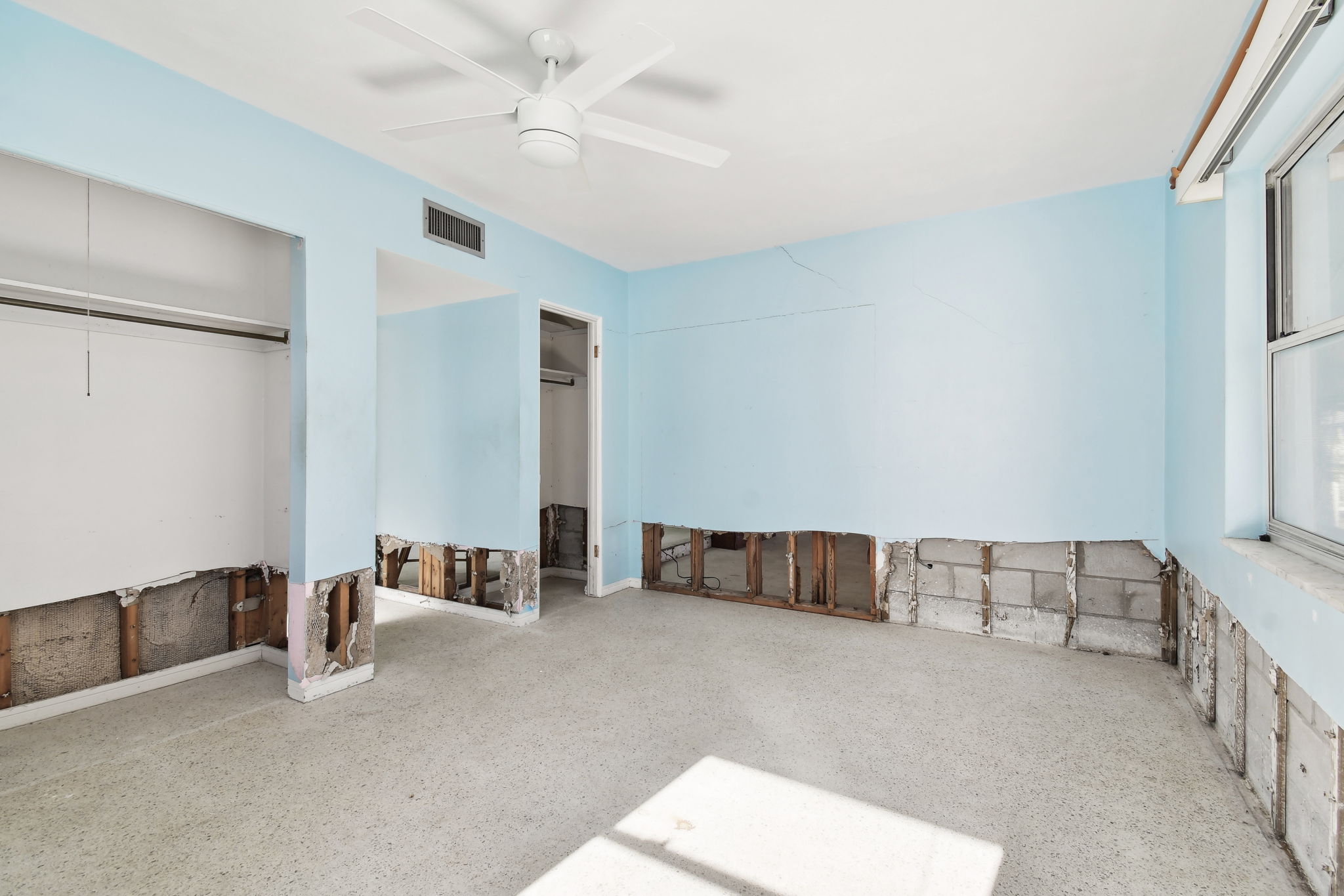 Madeira Beach, Florida, 33708, United States, 3 Bedrooms Bedrooms, ,2 BathroomsBathrooms,Residential,For Sale,1943278