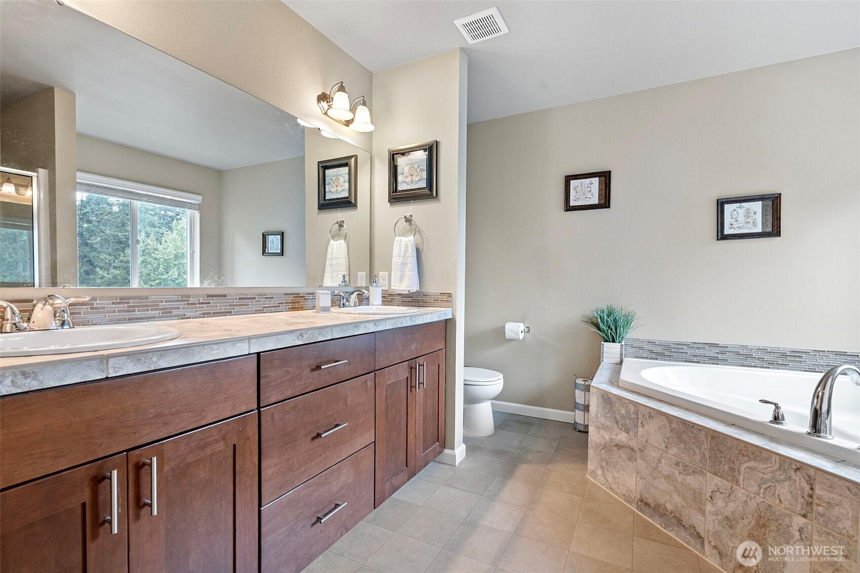 SPANAWAY, Washington, 98387, United States, 4 Bedrooms Bedrooms, ,3 BathroomsBathrooms,Residential,For Sale,1906402
