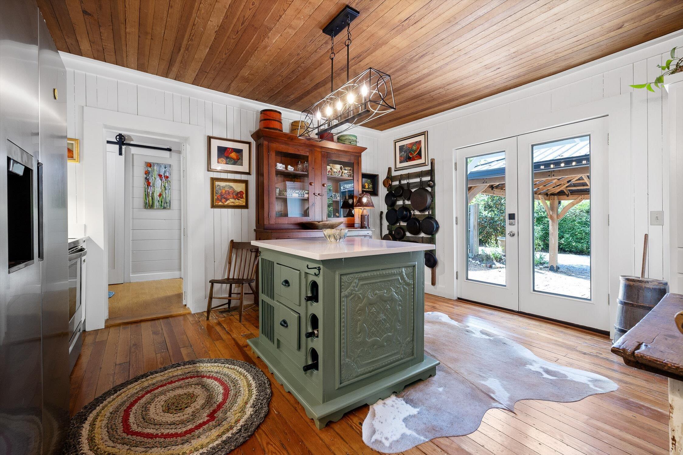 Mentone, Alabama, 35984, United States, 3 Bedrooms Bedrooms, ,2 BathroomsBathrooms,Residential,For Sale,1973723