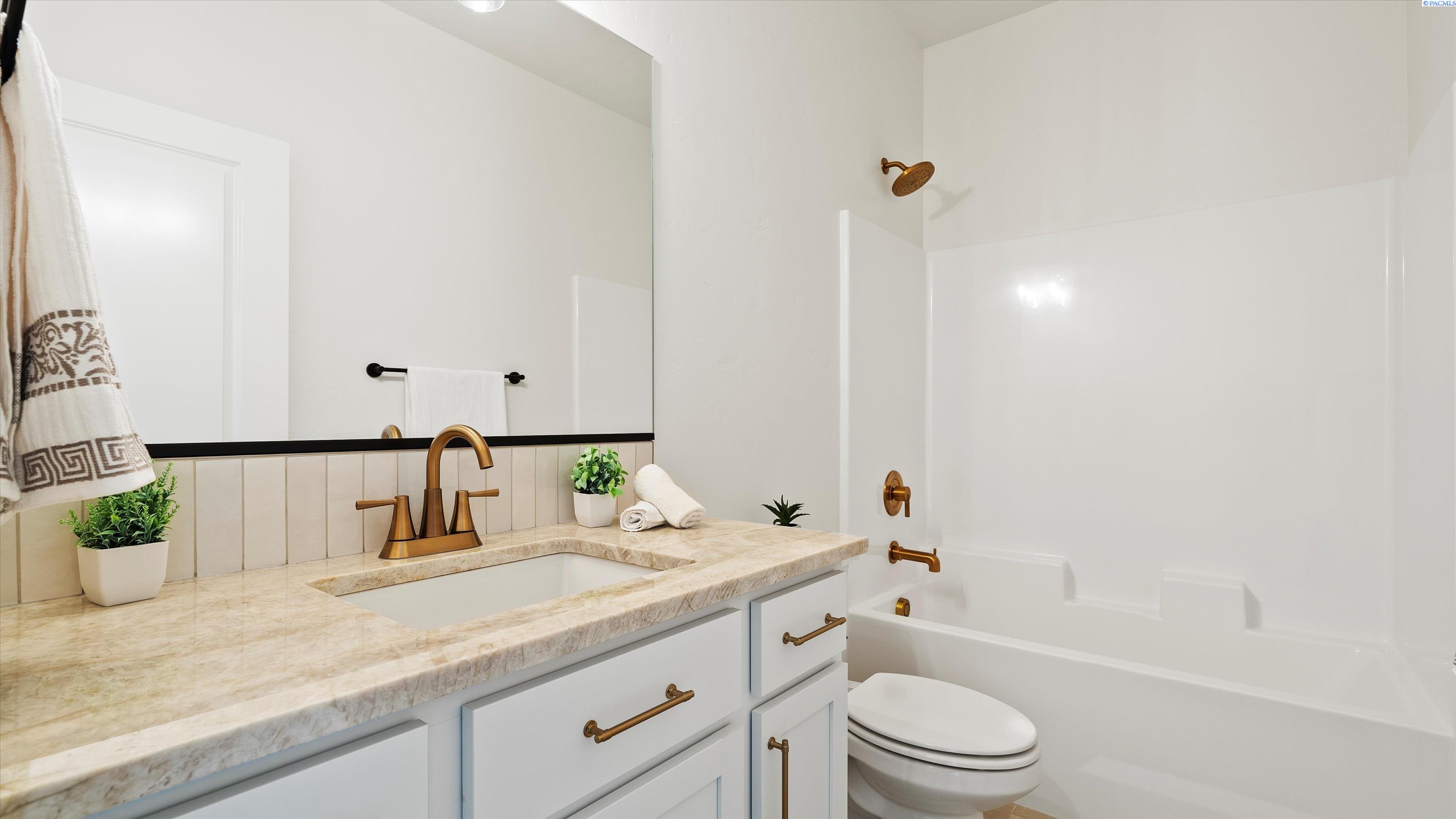 Richland, Washington, 99352, United States, 3 Bedrooms Bedrooms, ,2 BathroomsBathrooms,Residential,For Sale,1883404