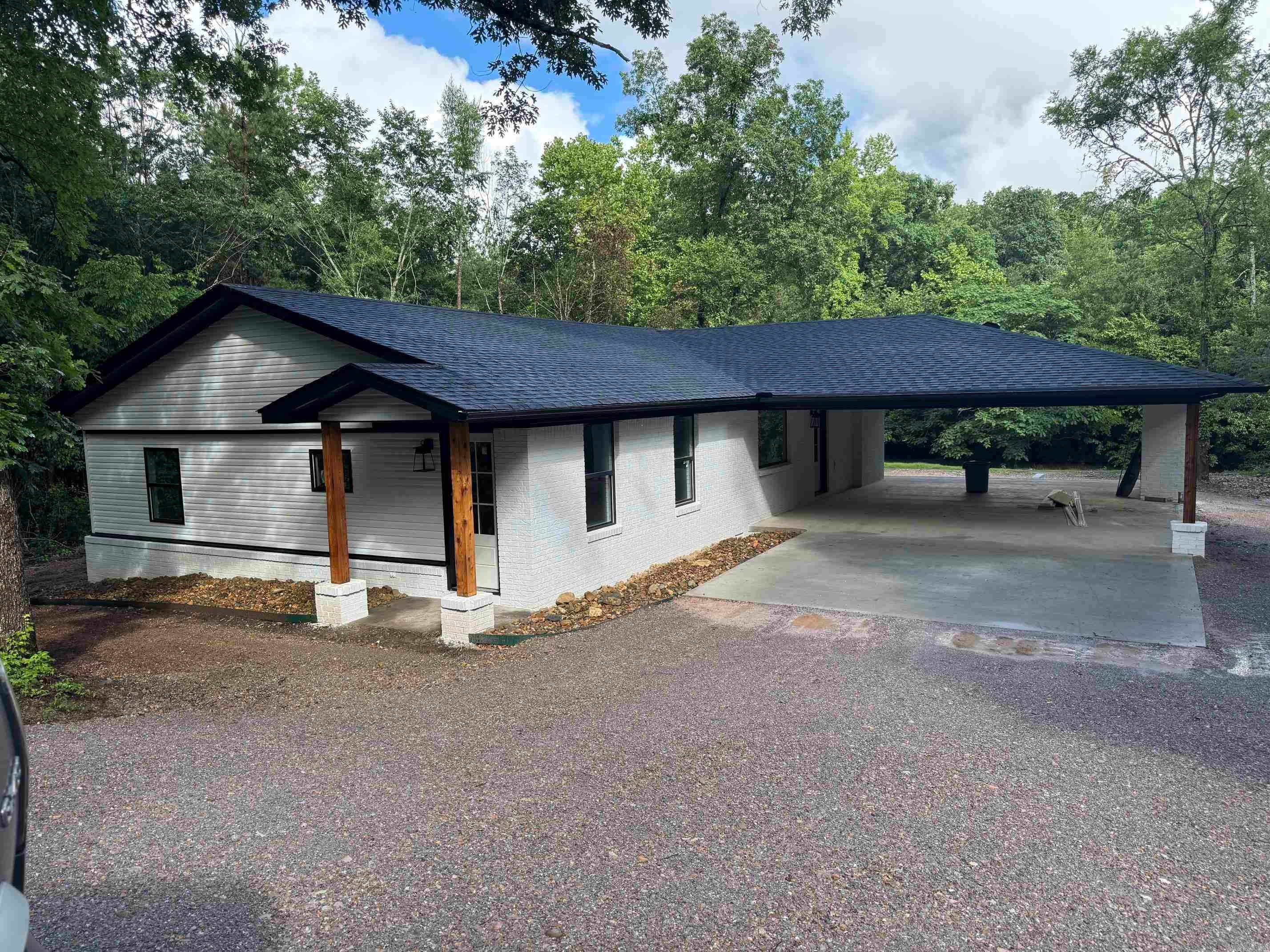 Hot Springs, Arkansas, 71913, United States, 3 Bedrooms Bedrooms, ,2 BathroomsBathrooms,Residential,For Sale,2048958