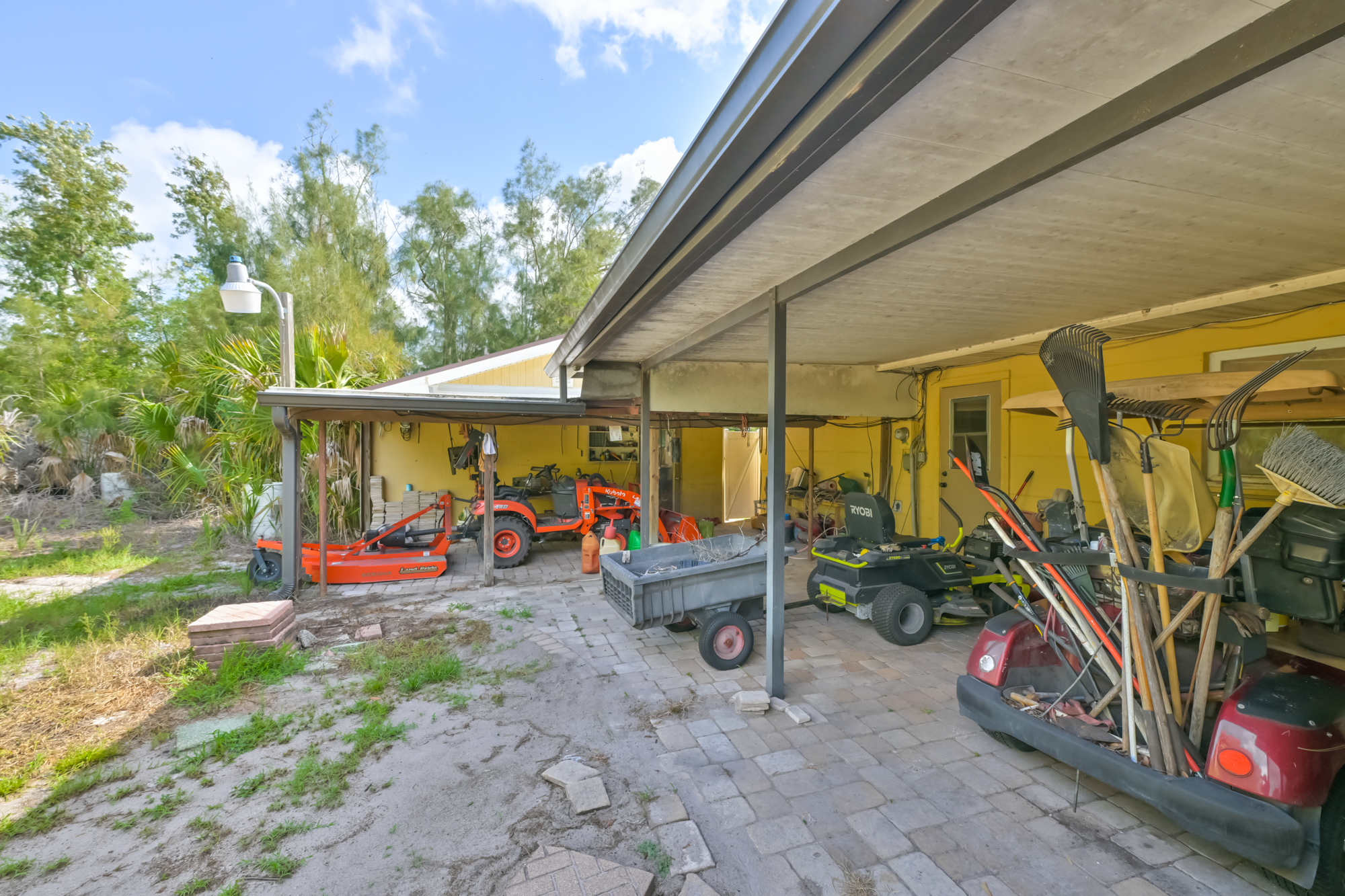 Wimauma, Florida, 33598, United States, 3 Bedrooms Bedrooms, ,2 BathroomsBathrooms,Residential,For Sale,2048380