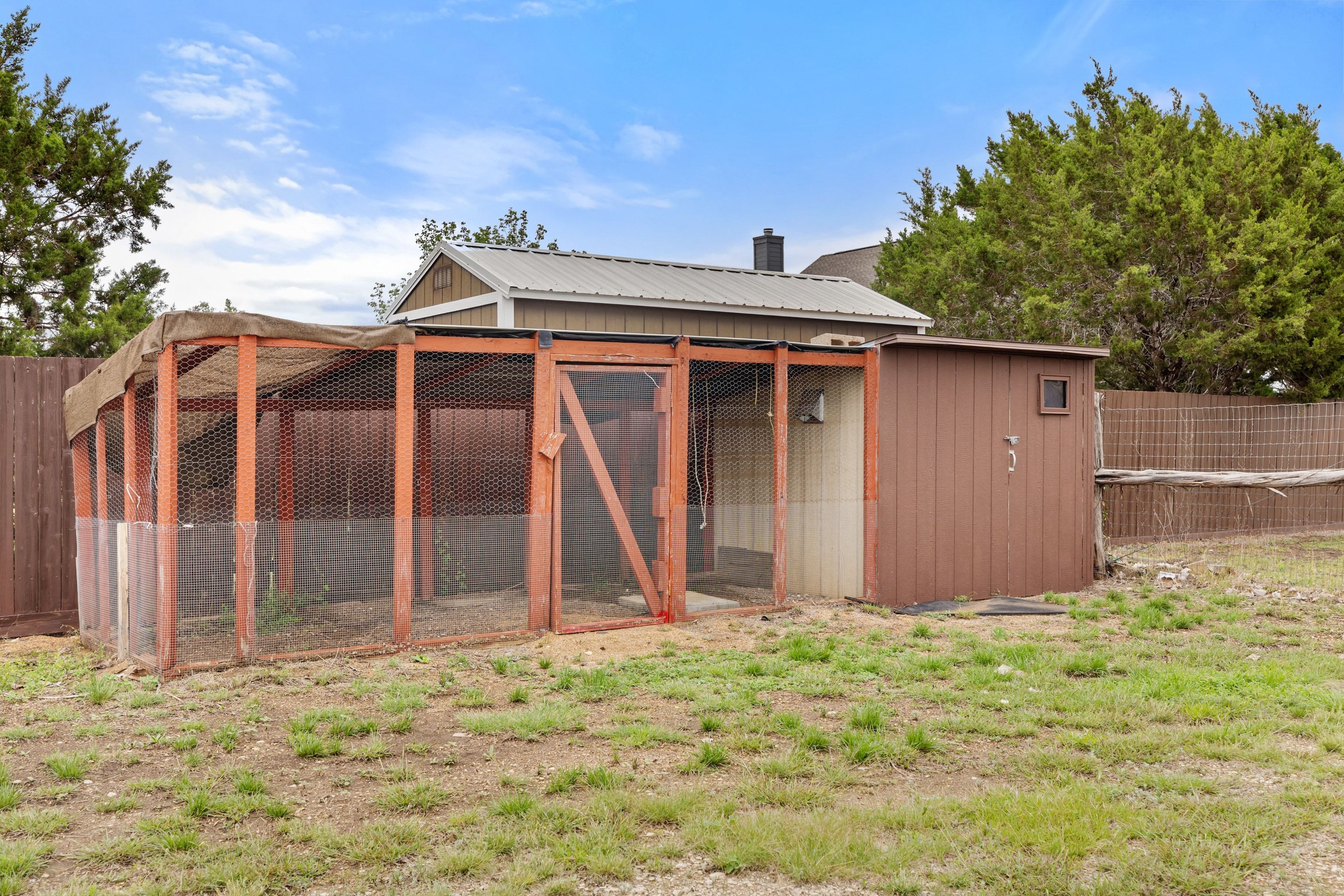  Beautiful Dripping Springs 1-Story on 2 Level Acres with Barn in Chama Trace - 物件實景