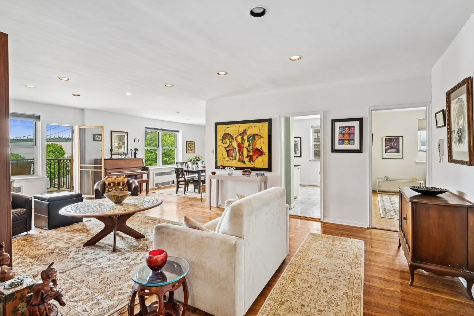 Beechhurst, New York, 11357, United States, 3 Bedrooms Bedrooms, ,2 BathroomsBathrooms,Residential,For Sale,1865157