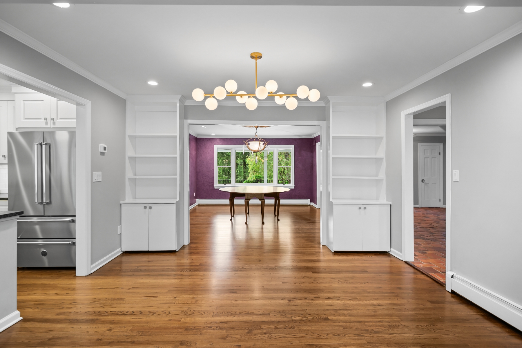  Updated Custom Colonial Home Brings Private Natural Setting Into Daily Life - 物件實景