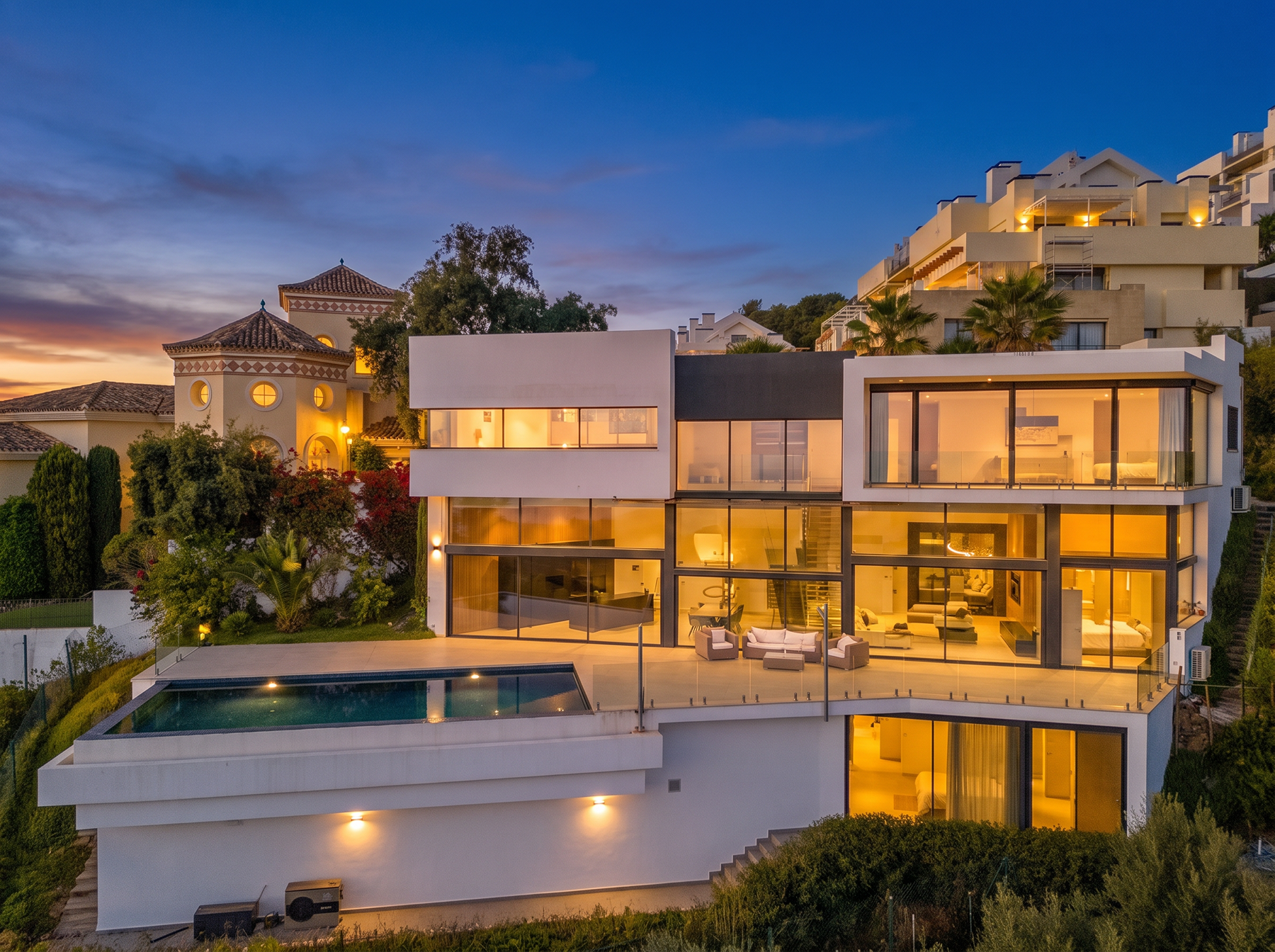  Contemporary Villa with Panoramic Sea Views in Altos de los Monteros - 物件實景