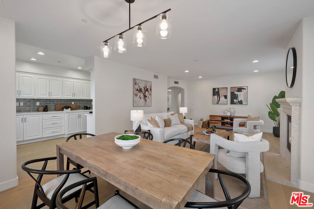 Los Angeles, California, 90025, United States, 3 Bedrooms Bedrooms, ,3 BathroomsBathrooms,Residential,For Sale,1939607