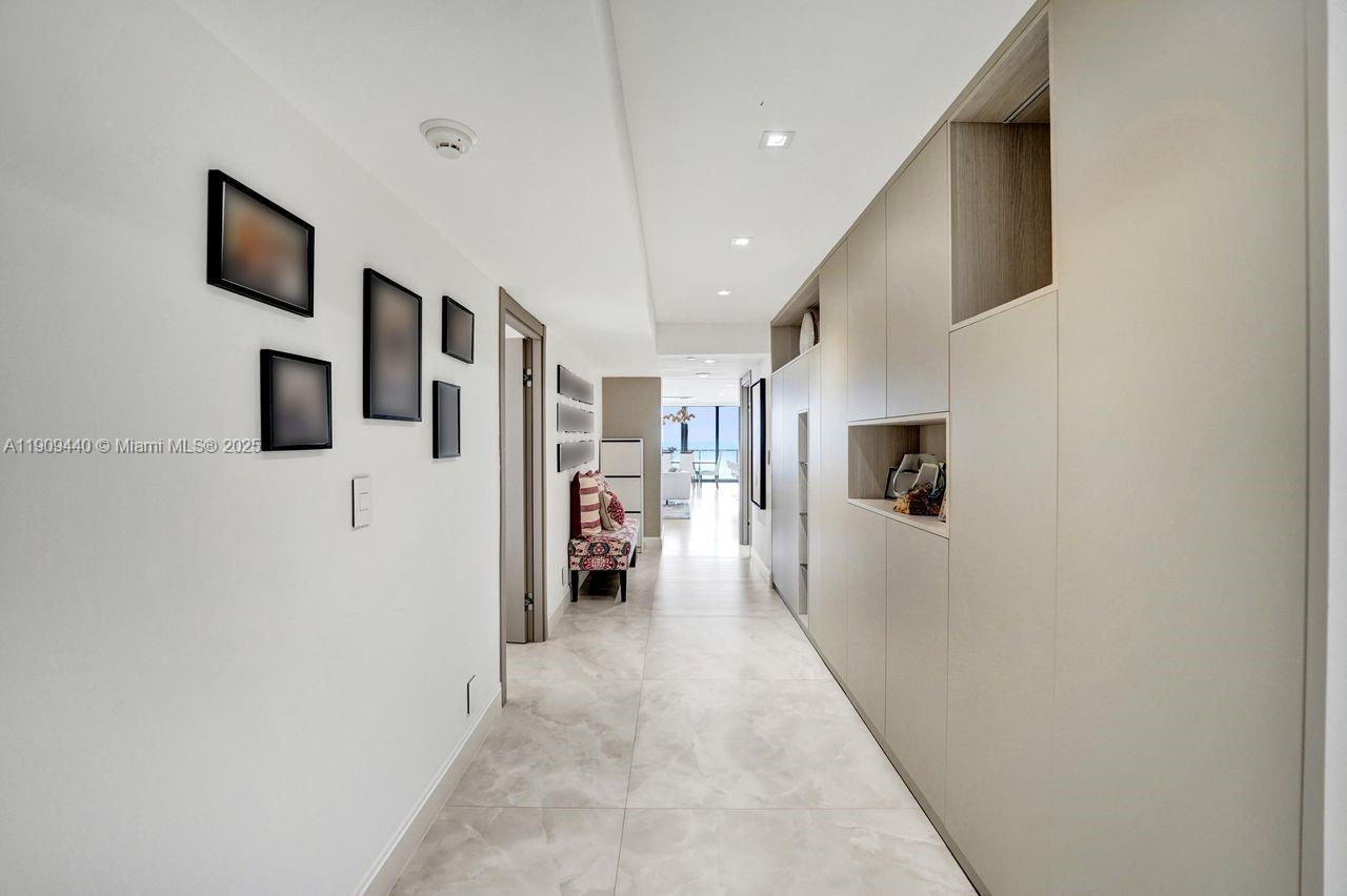Aventura, Florida, 33180, United States, 4 Bedrooms Bedrooms, ,3 BathroomsBathrooms,Residential,For Sale,1989570