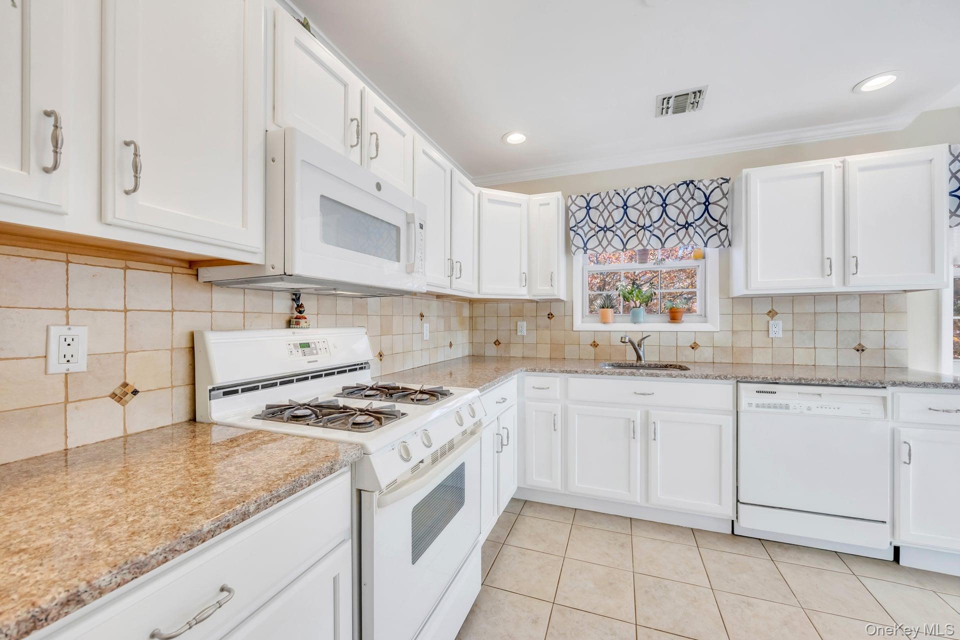 Nesconset, New York, 11767, United States, 2 Bedrooms Bedrooms, ,2 BathroomsBathrooms,Residential,For Sale,1988274